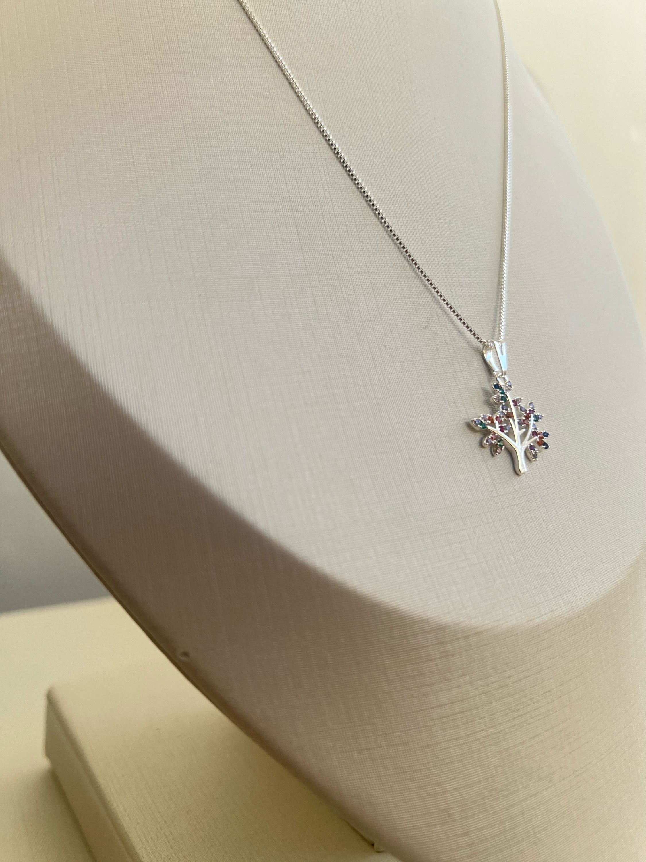 Colar pingente árvore da vida