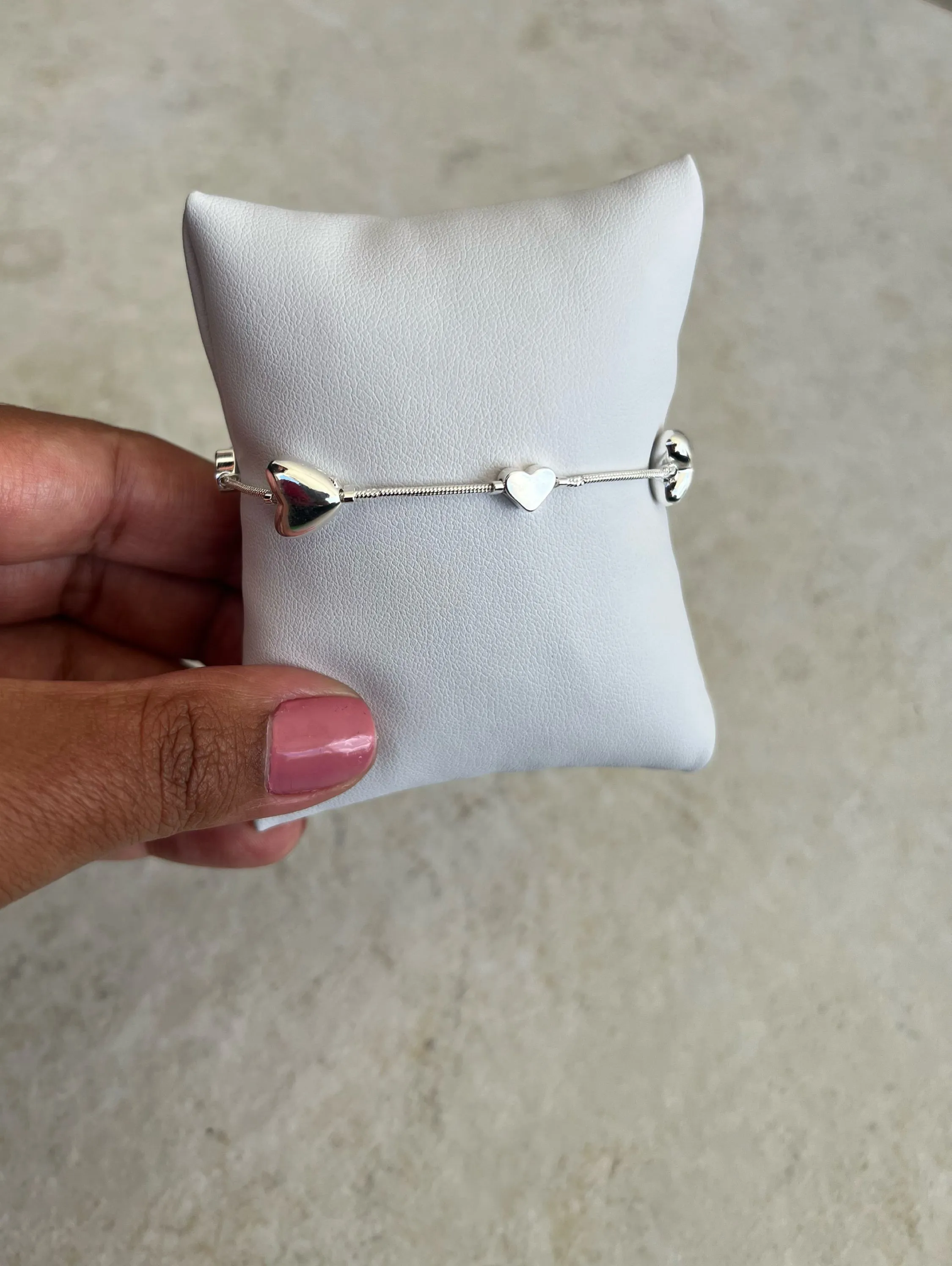 Pulseira modelo fio intercalado com coração