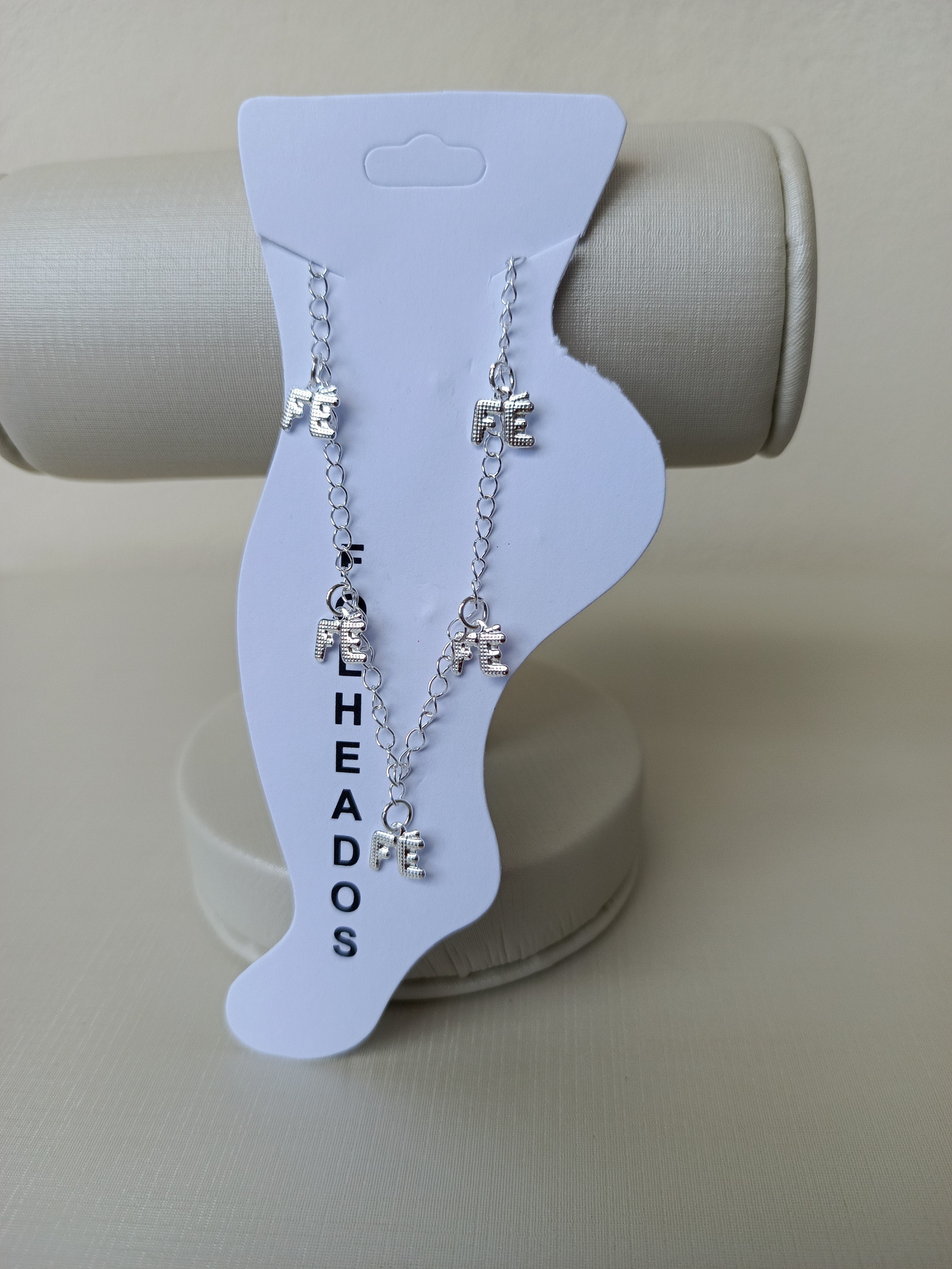 Tornozeleira com pingente de fé