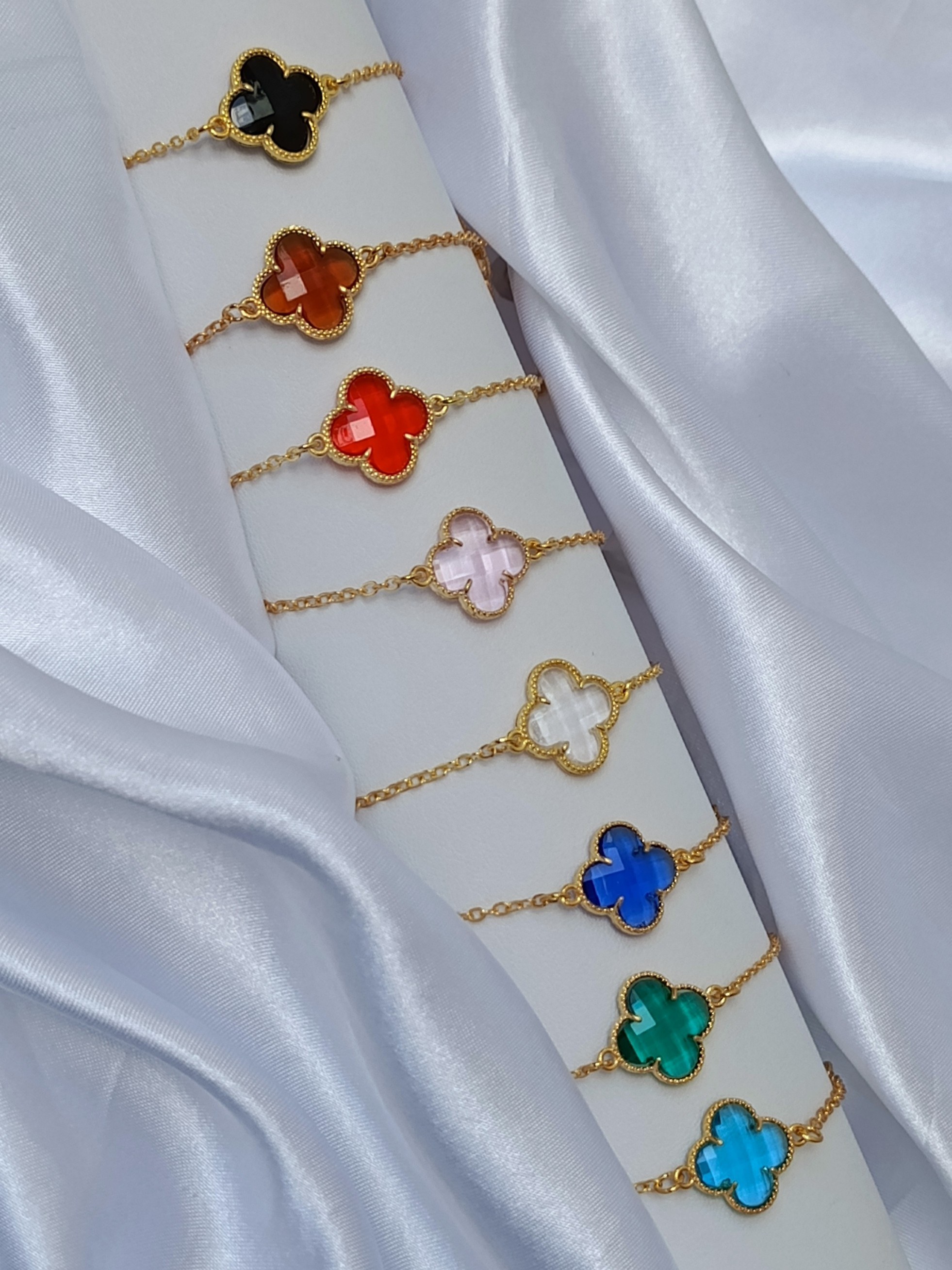 Colar de trevo em cristal