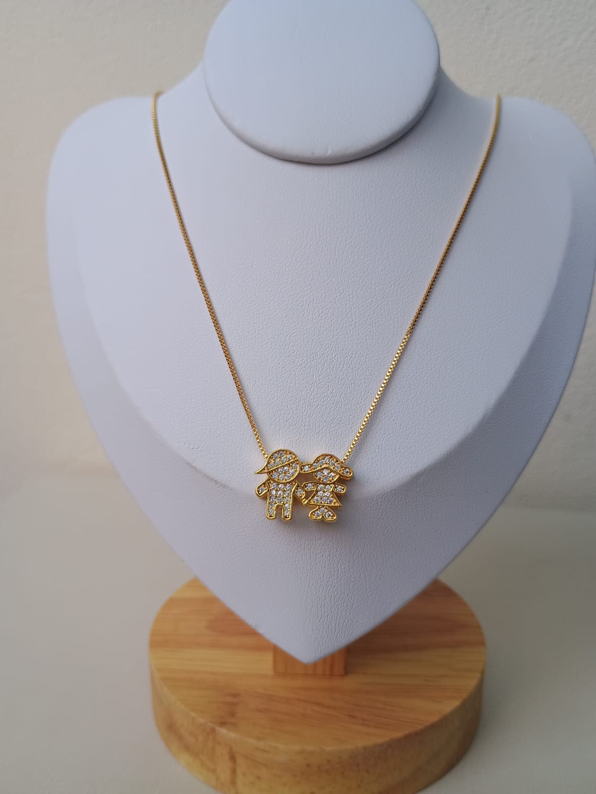 Colar menino e menina cravejado com zircônias