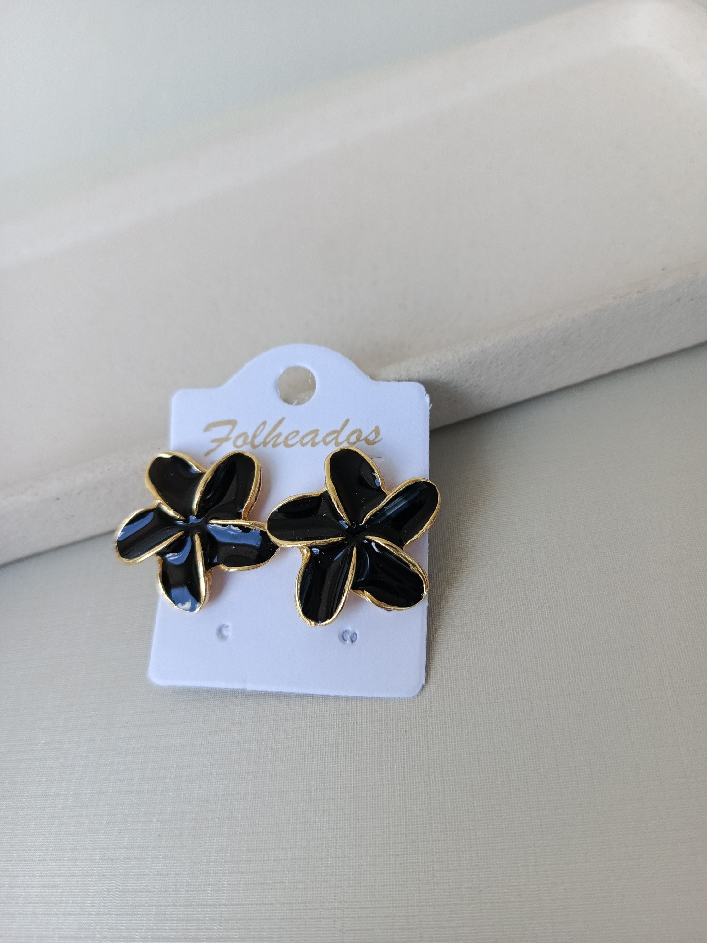 Brincos de flor resinado