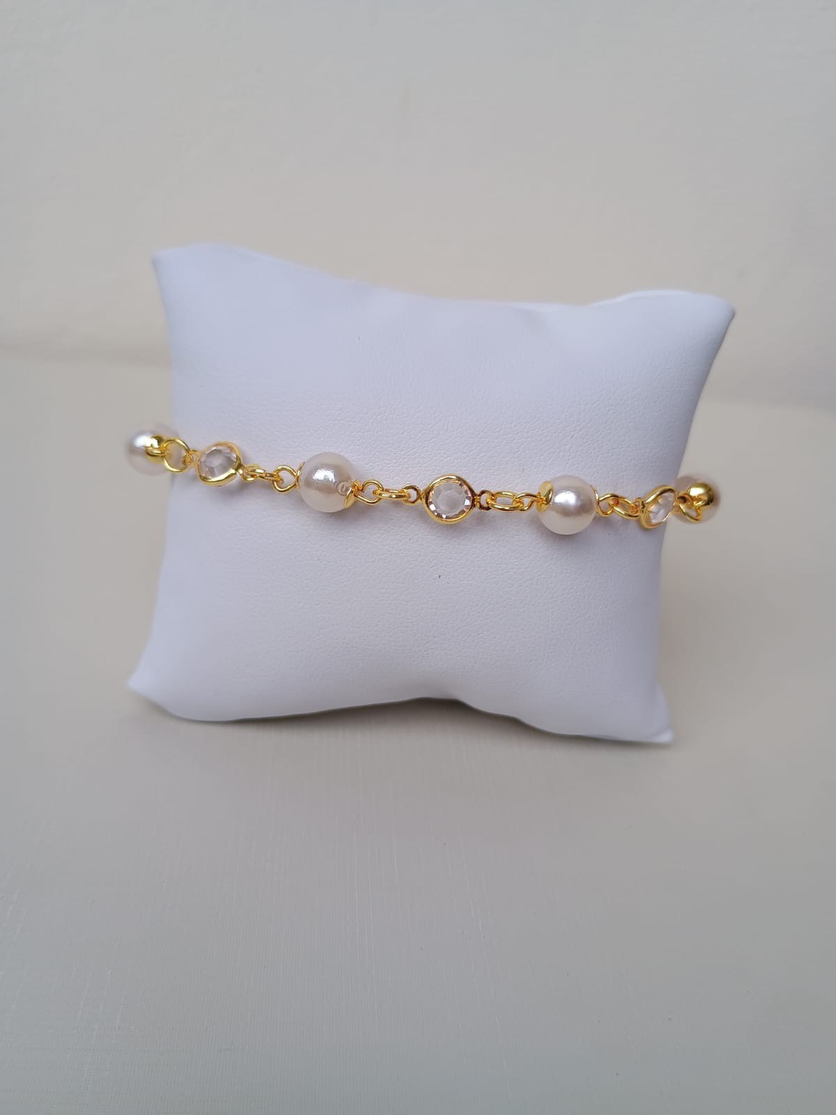 Pulseira com pérolas e cristais