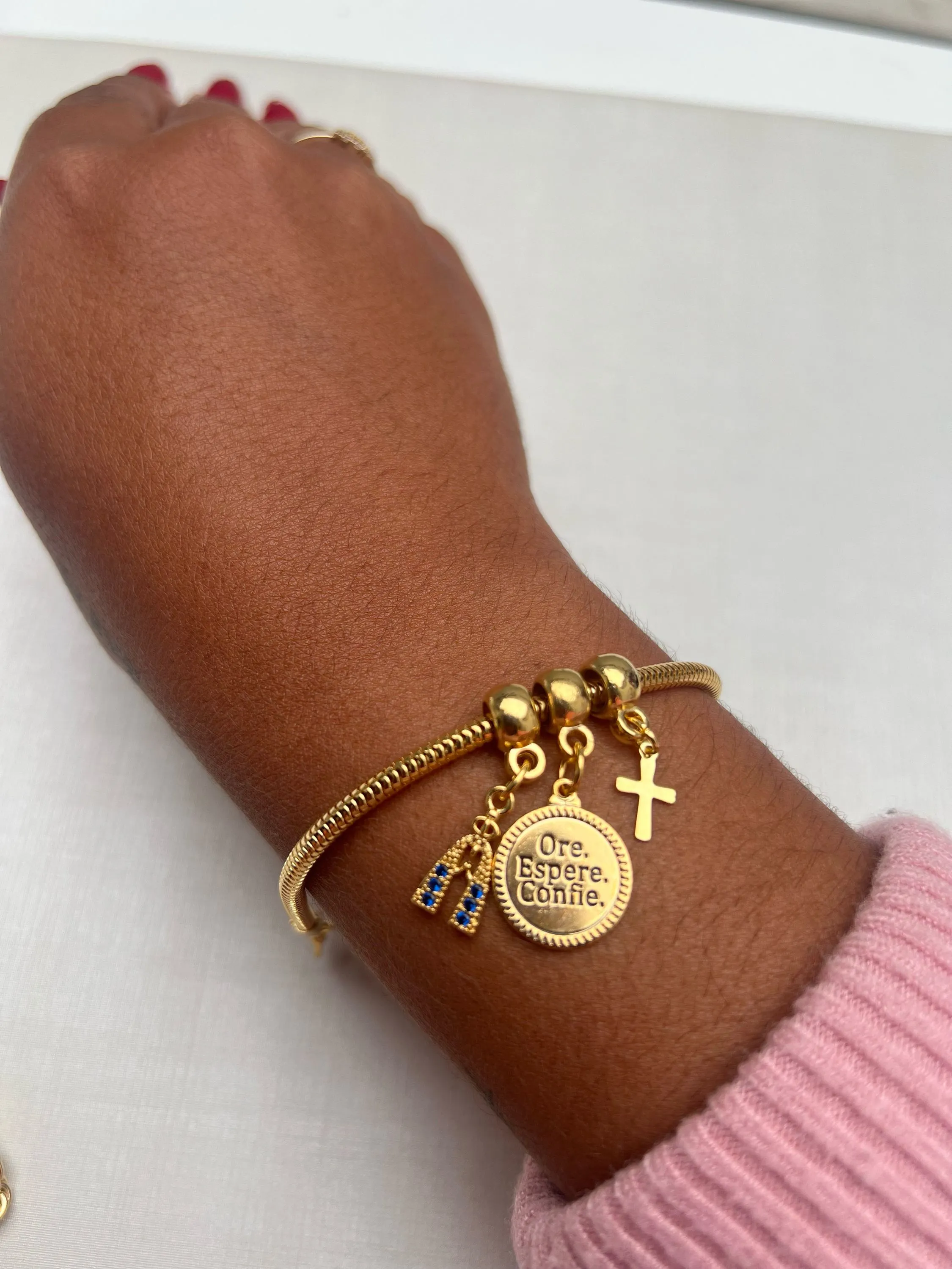 Pulseiras pingentes religiosos