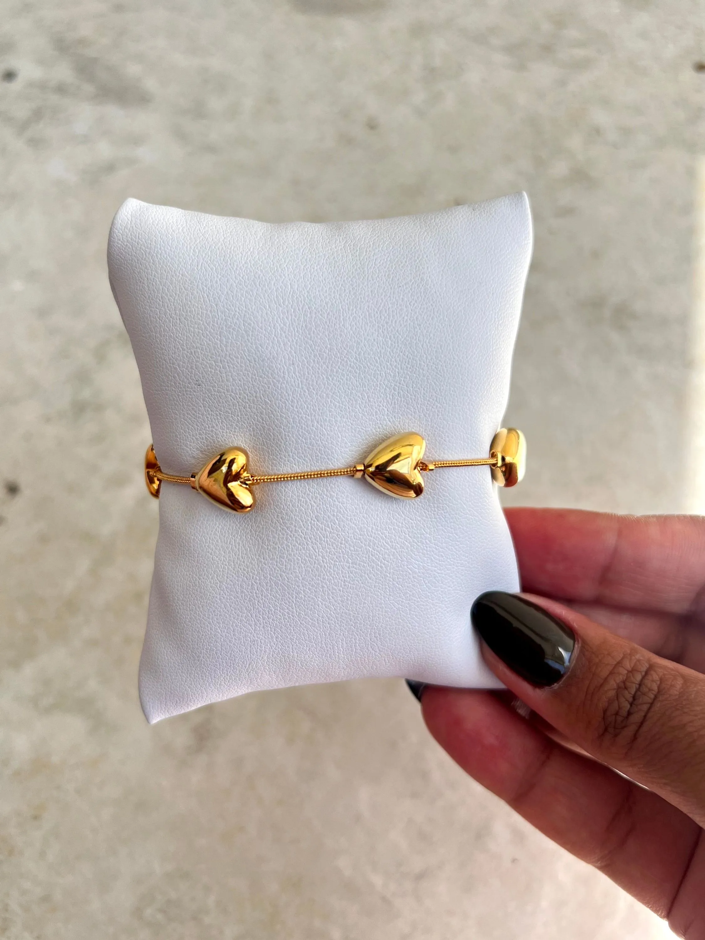 Pulseira folheada de corações lisos