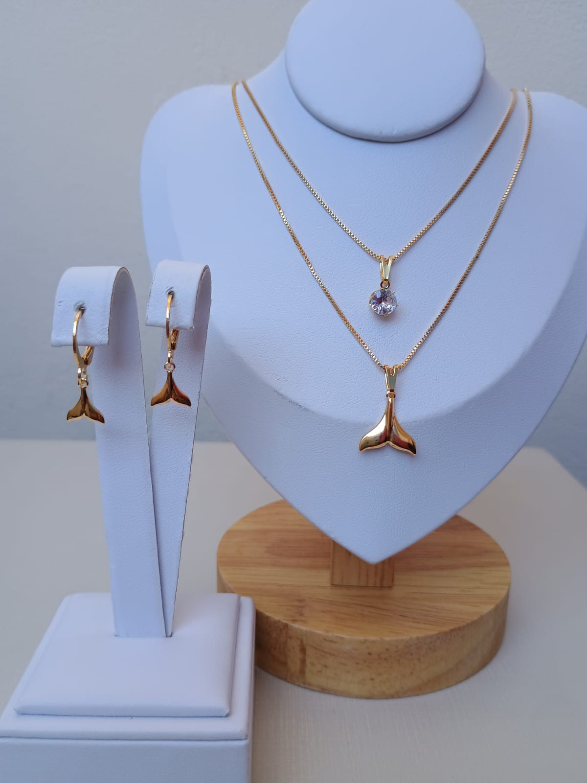 Conjunto com uma cauda e ponto de luz