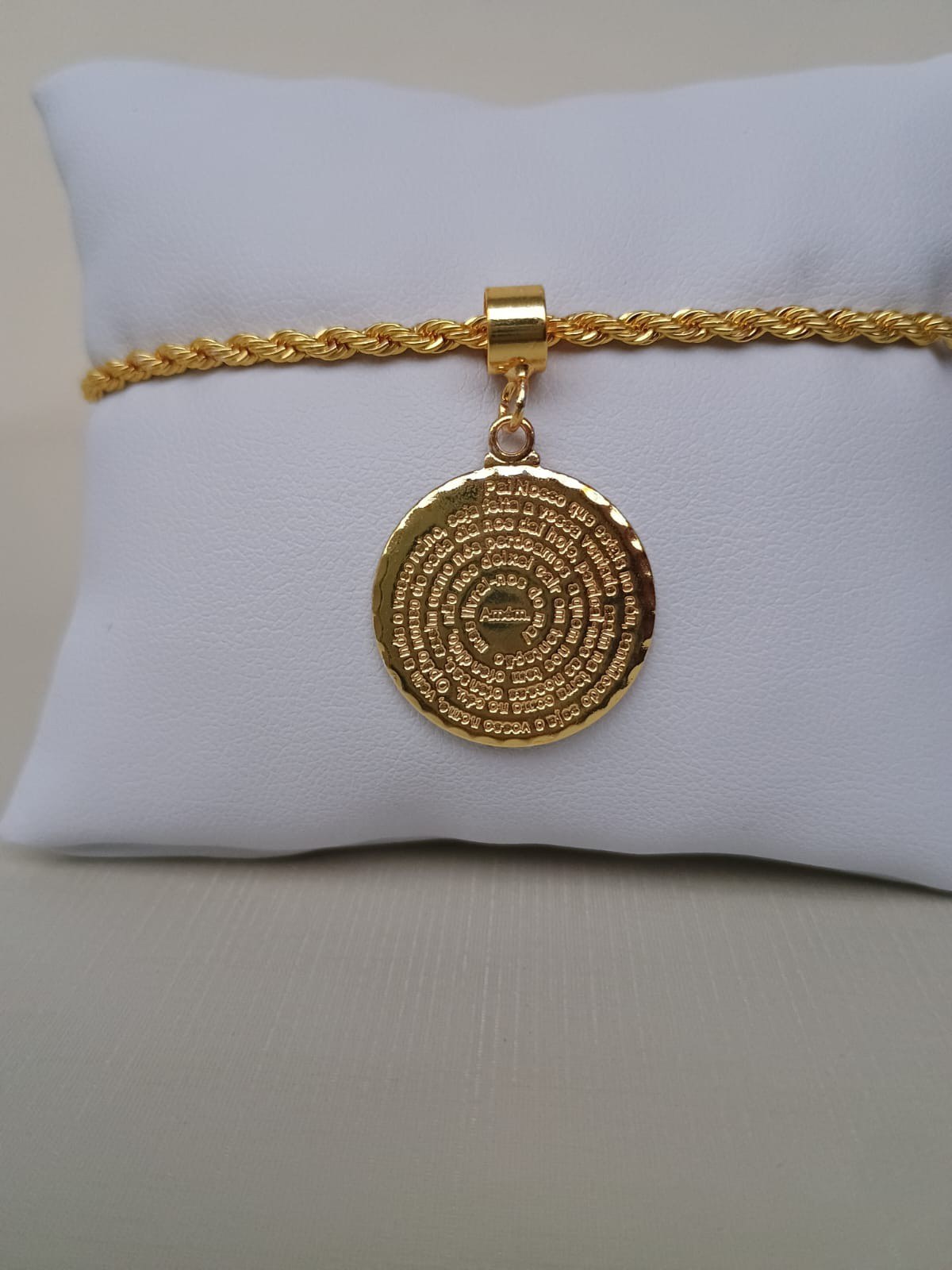 Pulseira com medalha com oração do Pai Nosso