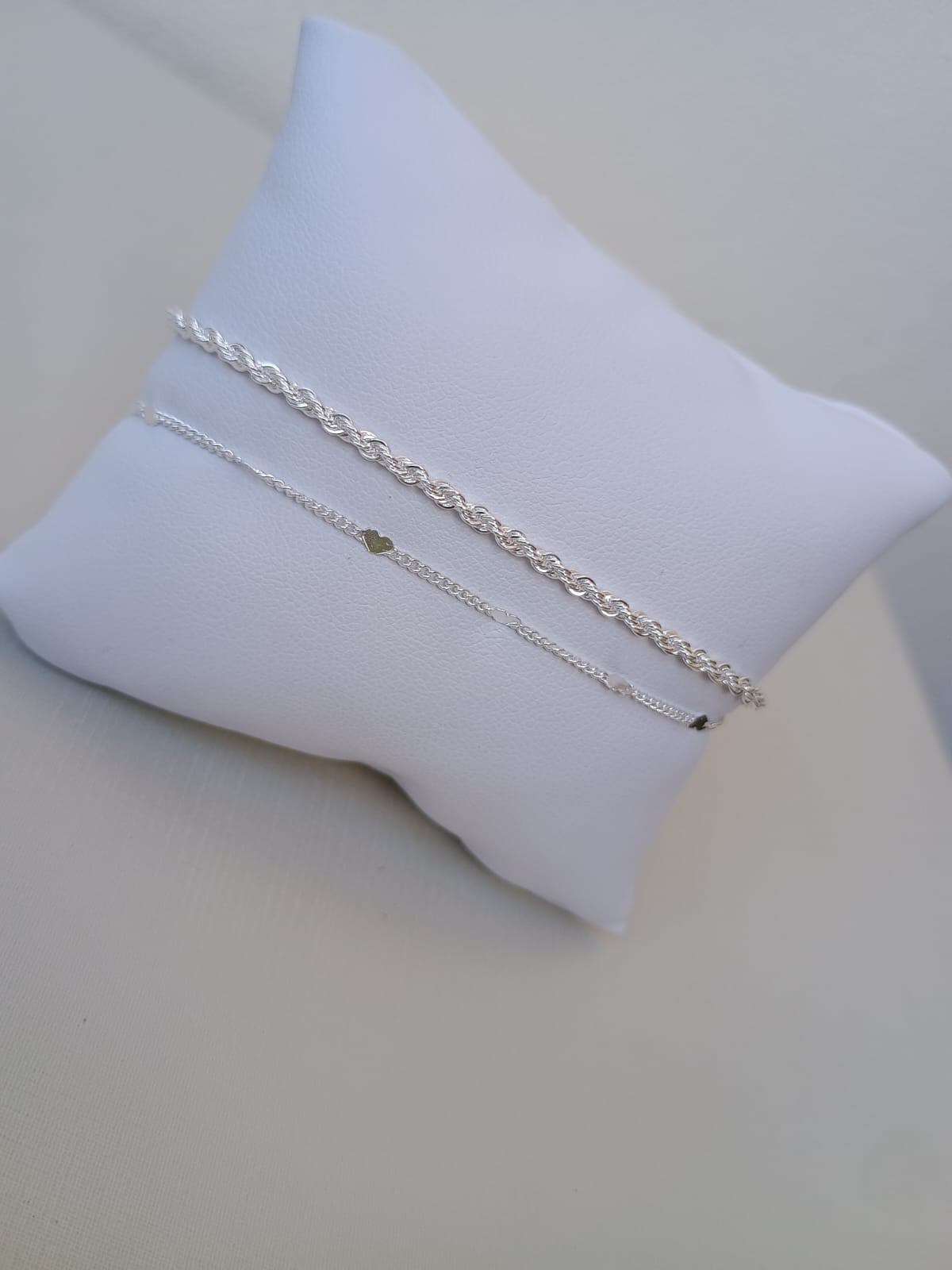 Pulseira dupla com cordão baiano e corações