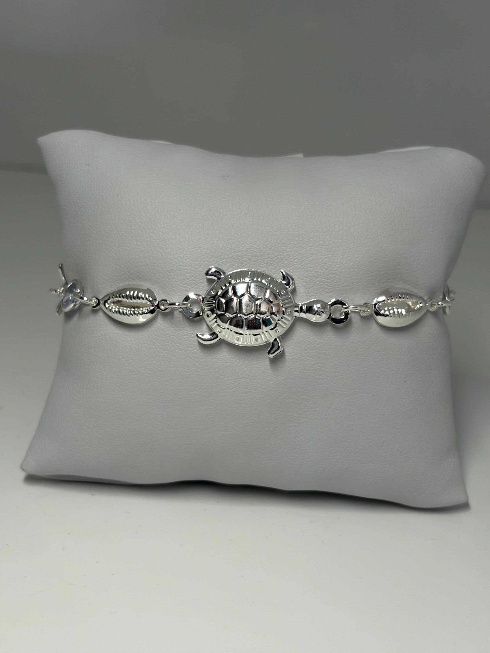 Pulseira com tartaruga e conchas