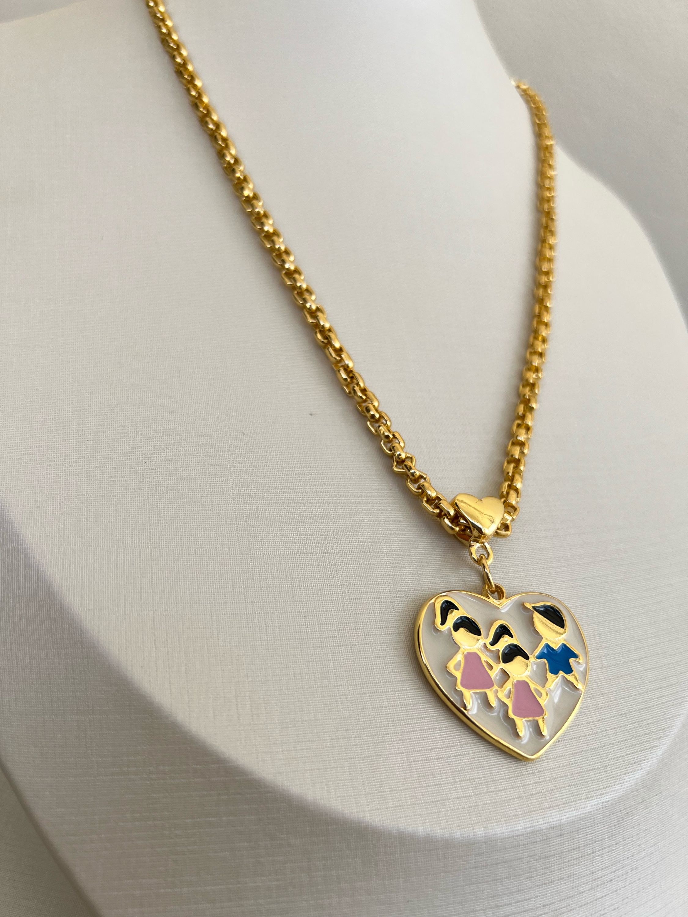 COLAR DUAS MENINAS E UM MENINO