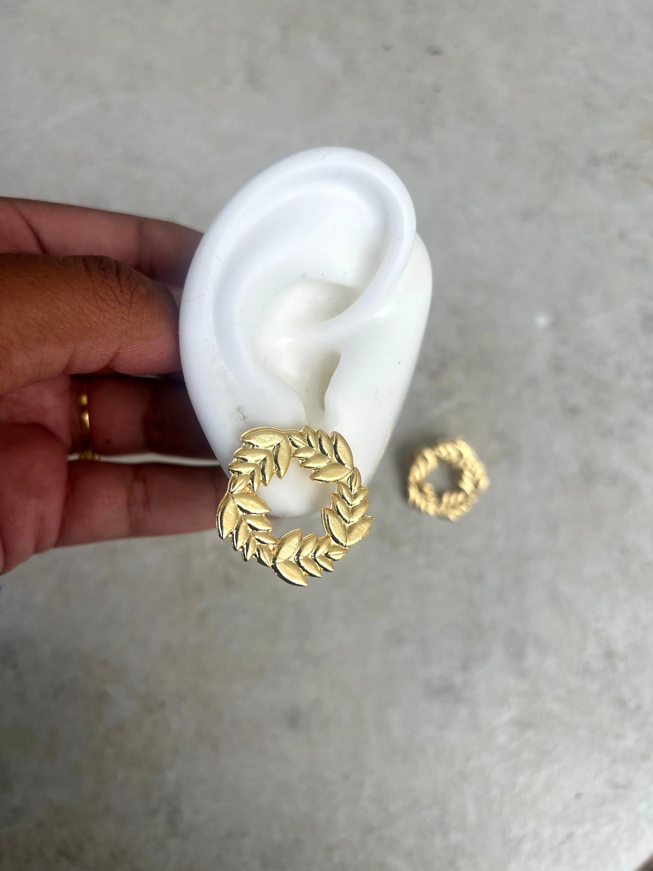 Brinco folha dourado