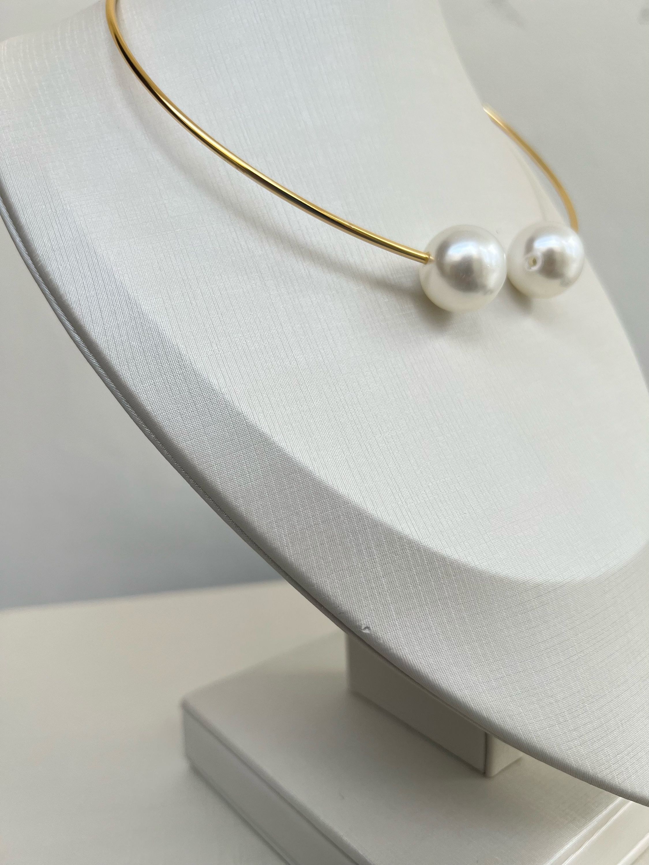 Choker aro com detalhe pérola