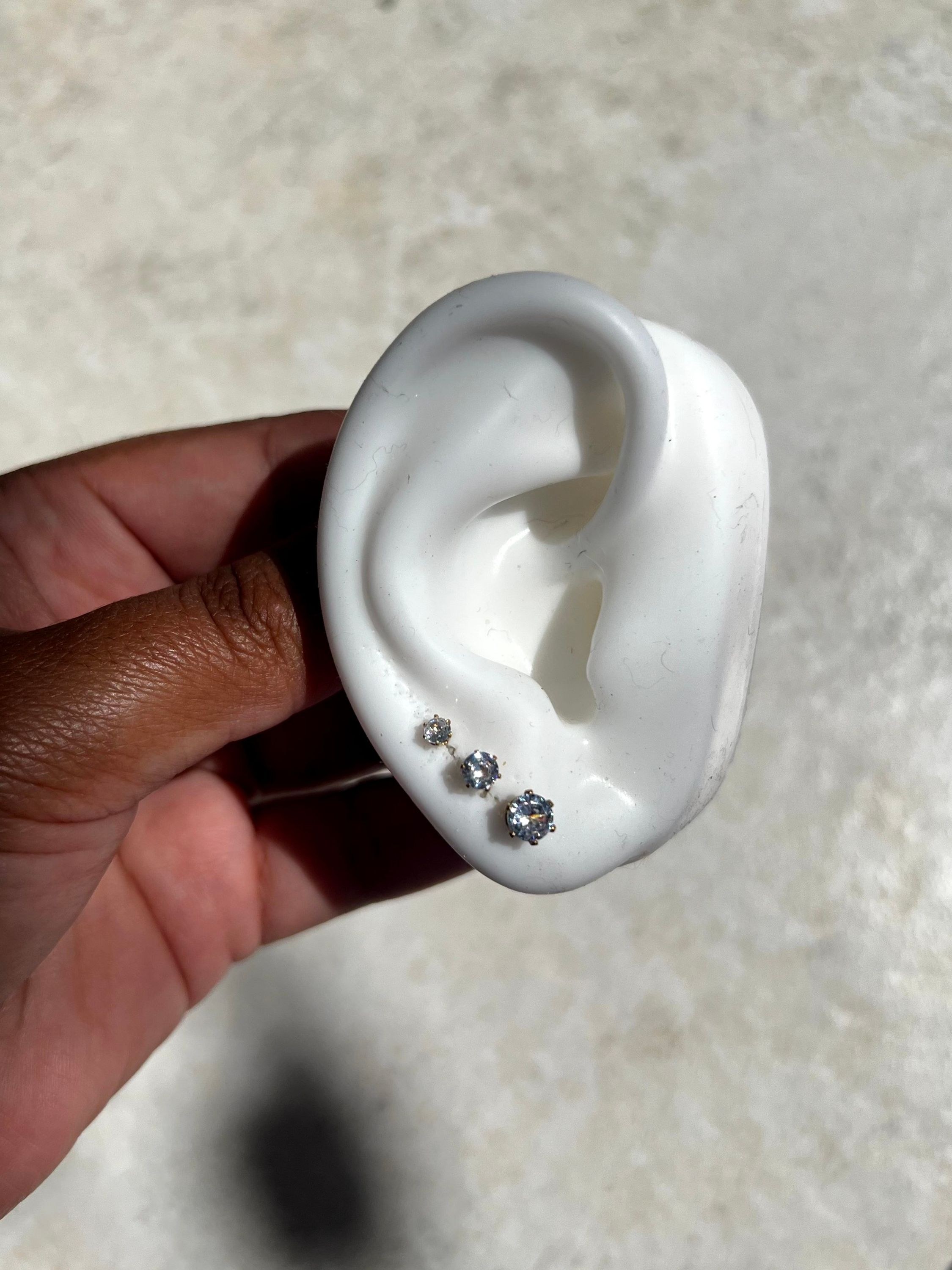 Trio de brincos ponto de luz pequenos