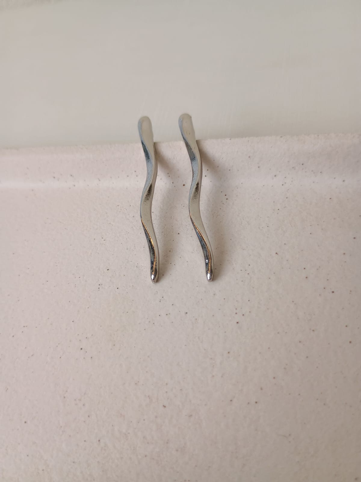 Brinco ondulado prata