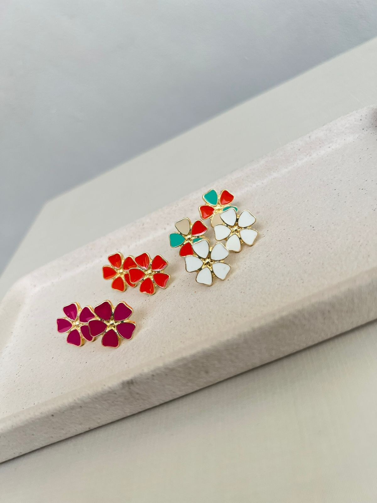 Brincos de flor resinado