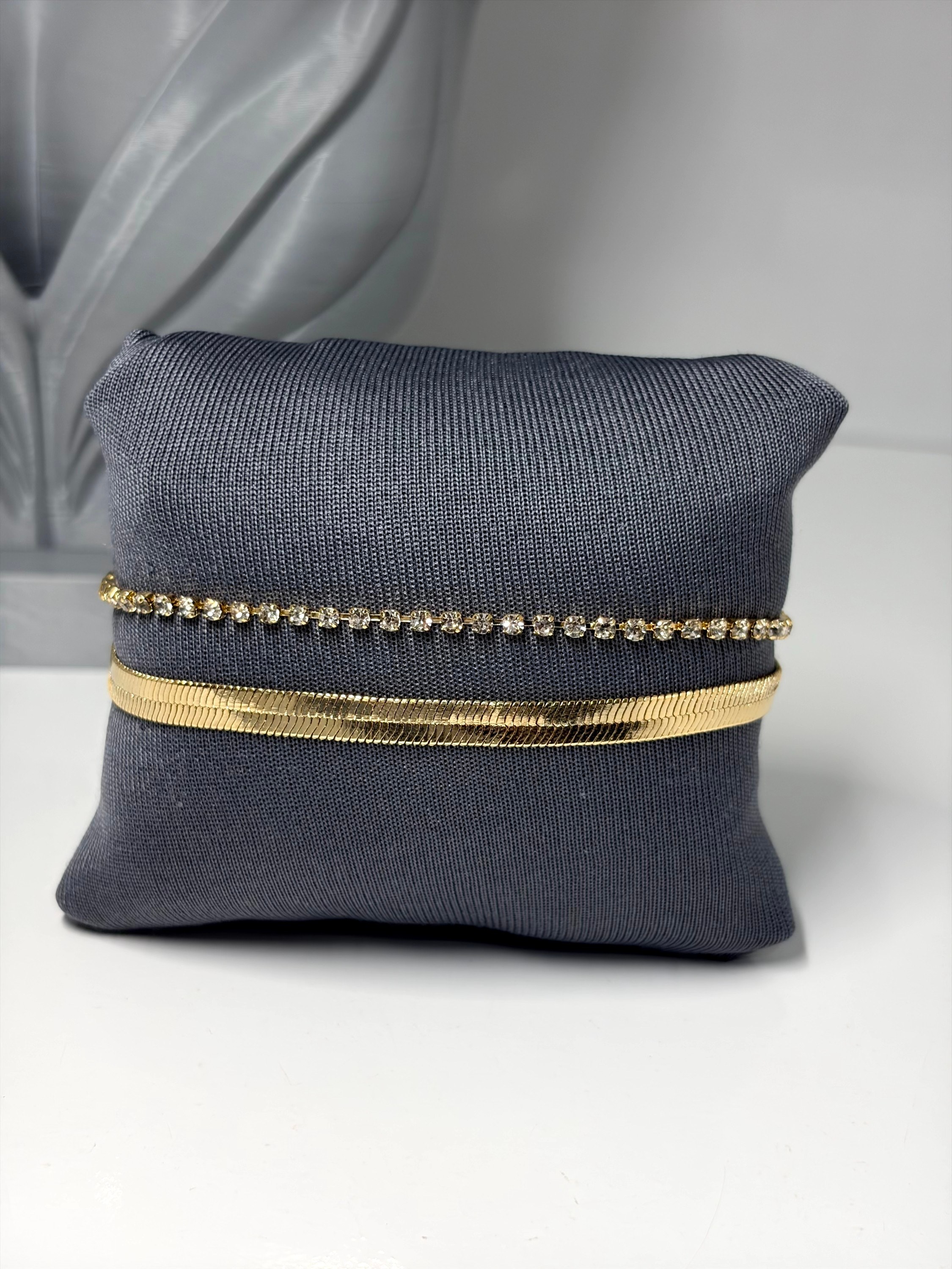 Pulseira dupla com malha e strass