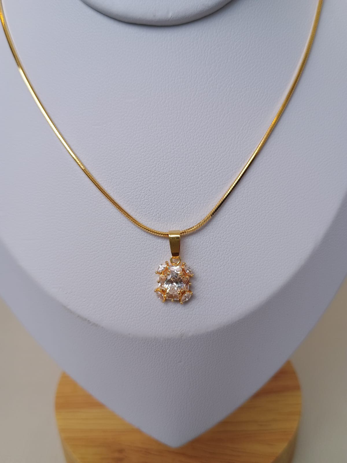 Choker com pontos de luz