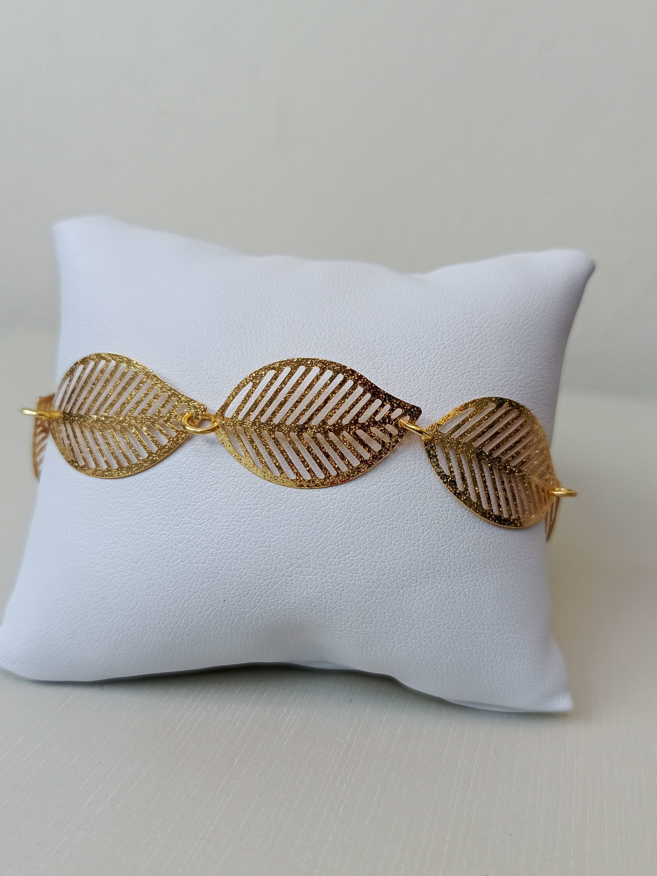 Pulseira com design de folhas