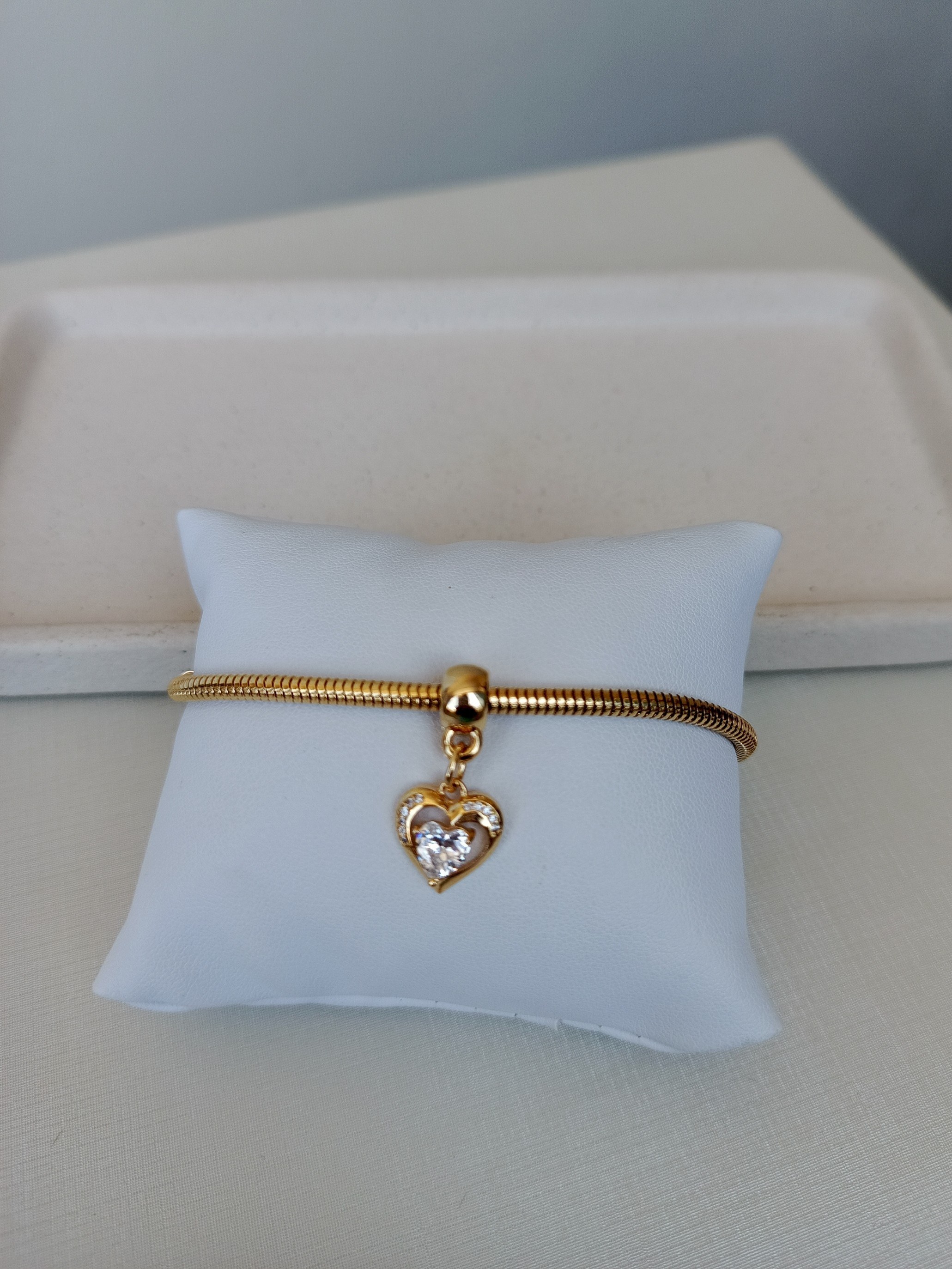 Pulseira com pingente de coração e zircônia