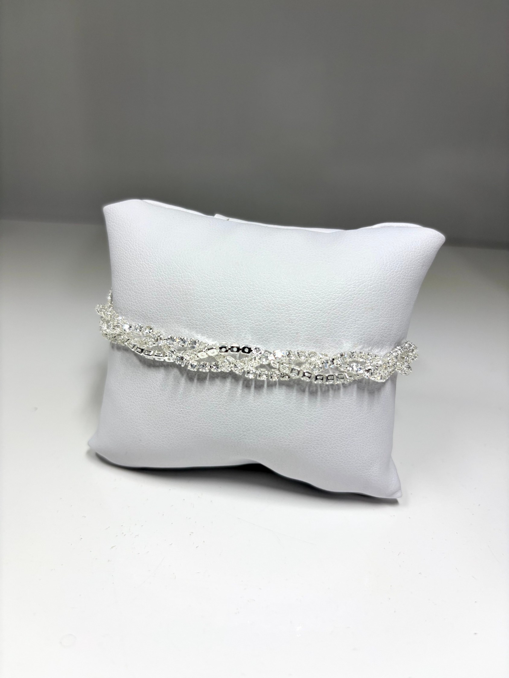 Pulseira cravejada trançada