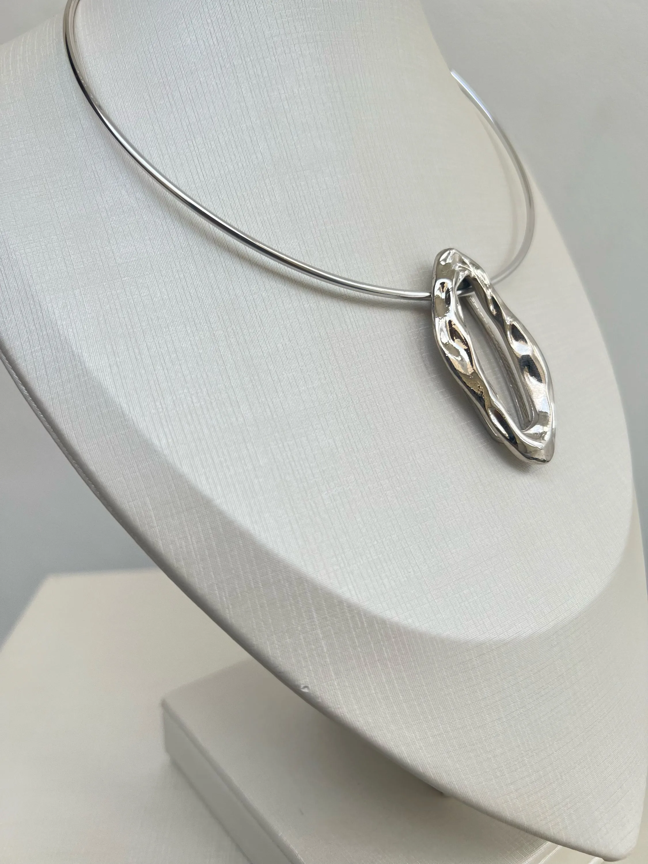 Choker aro modelo orgânico