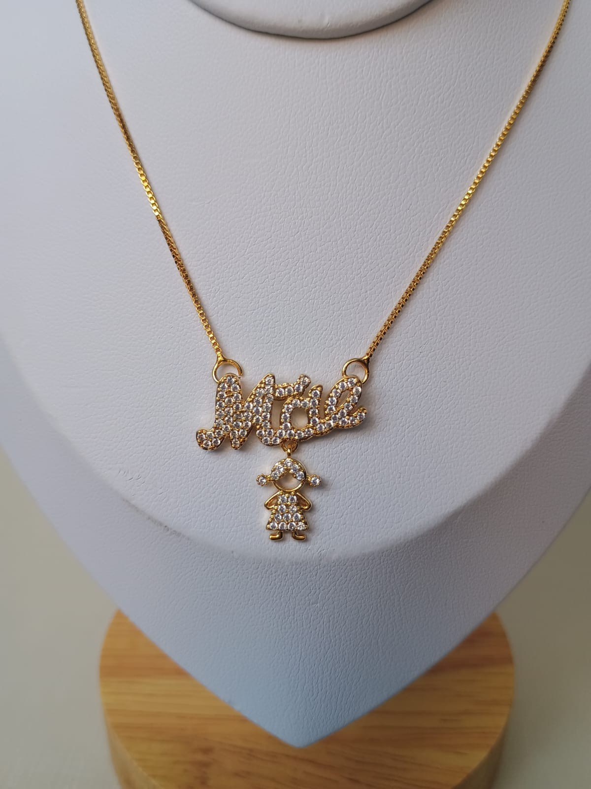 Colar mãe de menina cravejada com zircônias