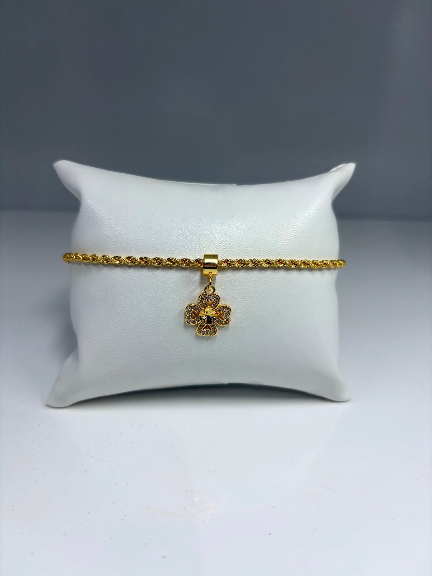 Pulseira com trevo de coração