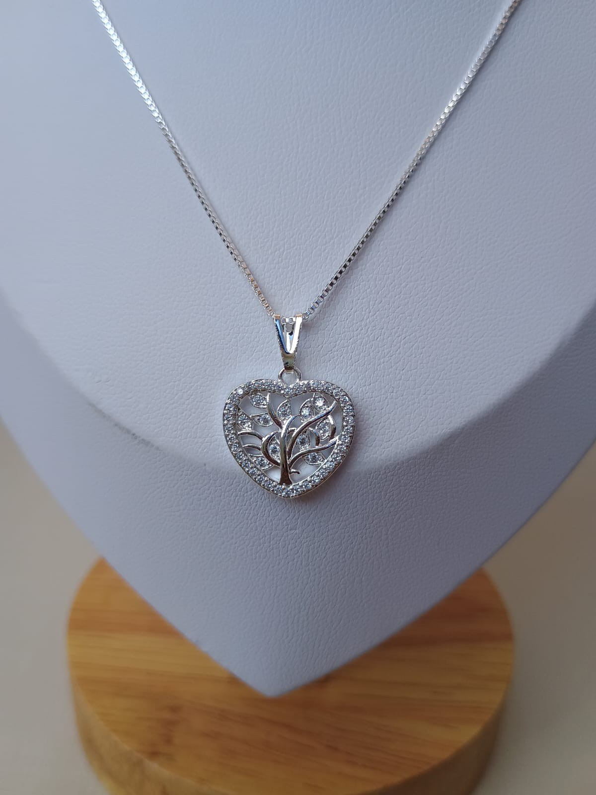 Colar com coração da árvore da vida