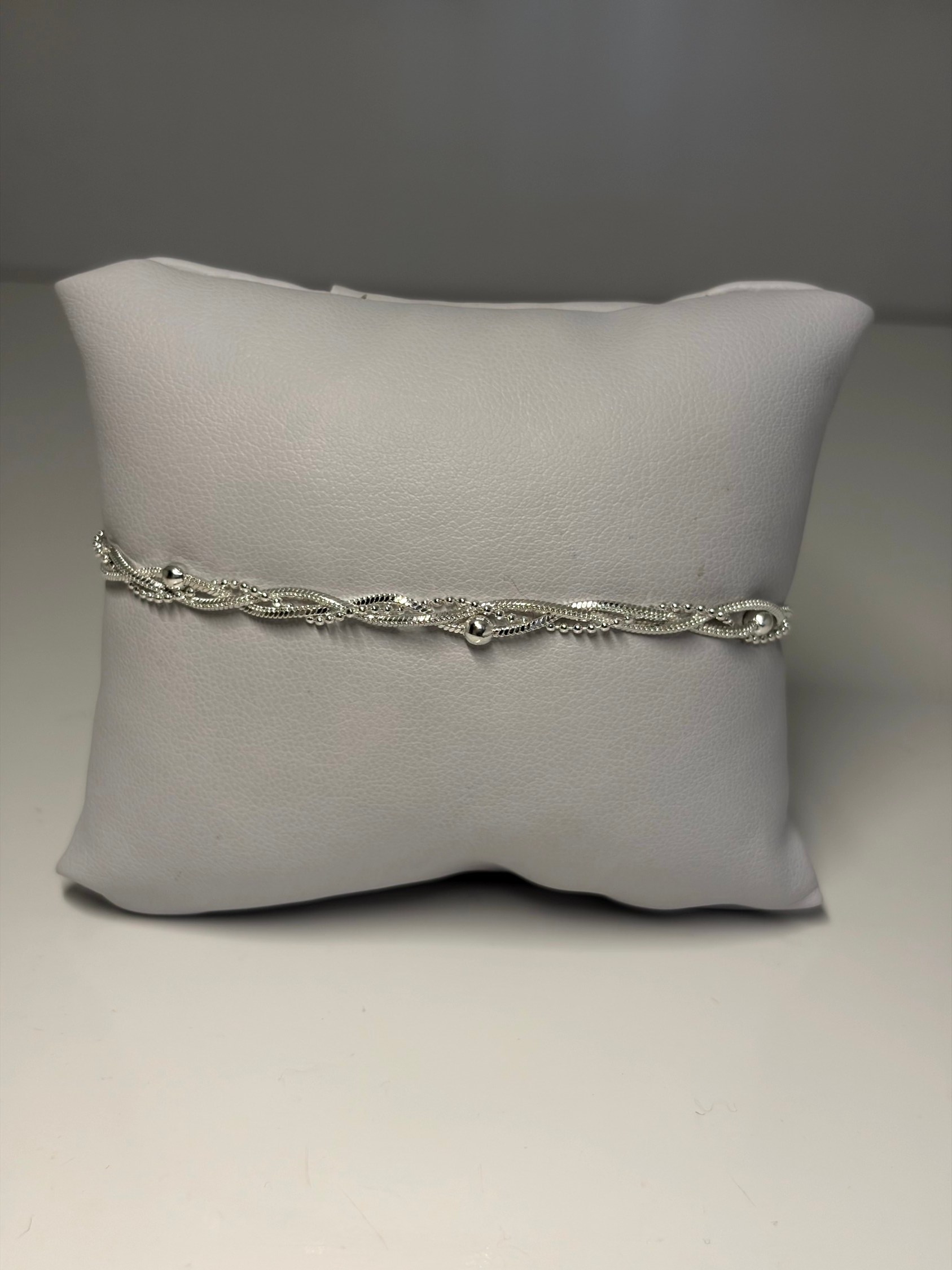 Pulseira trançada com bolinhas