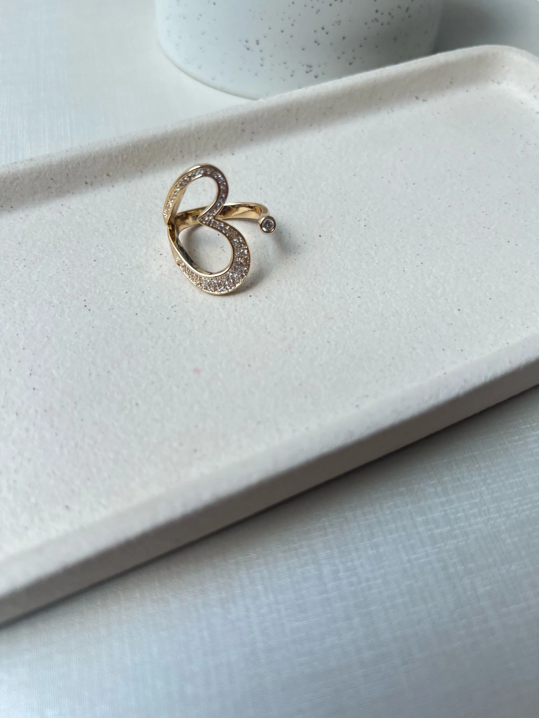 Anel com detalhes em strass