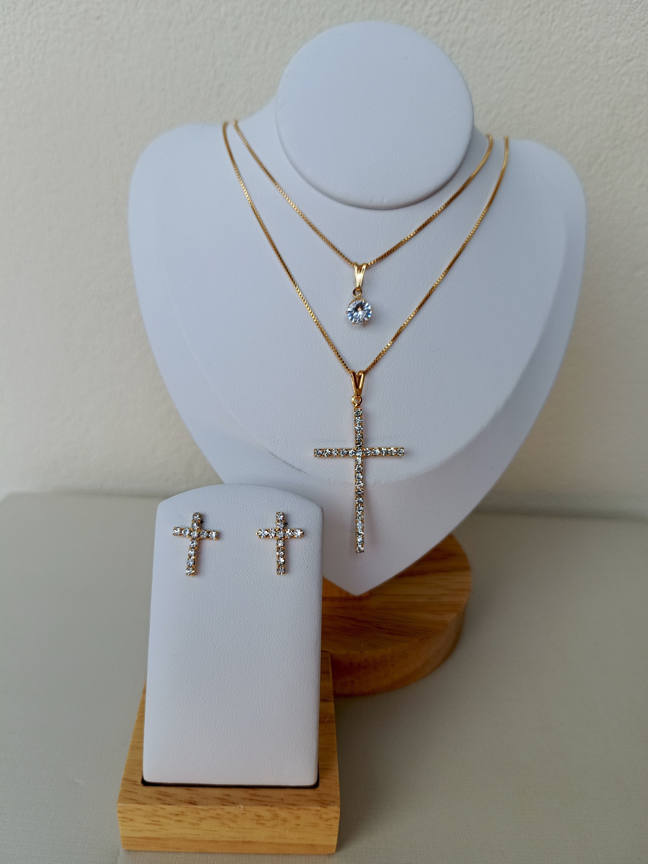 Conjunto ponto de luz com cruz cravejada