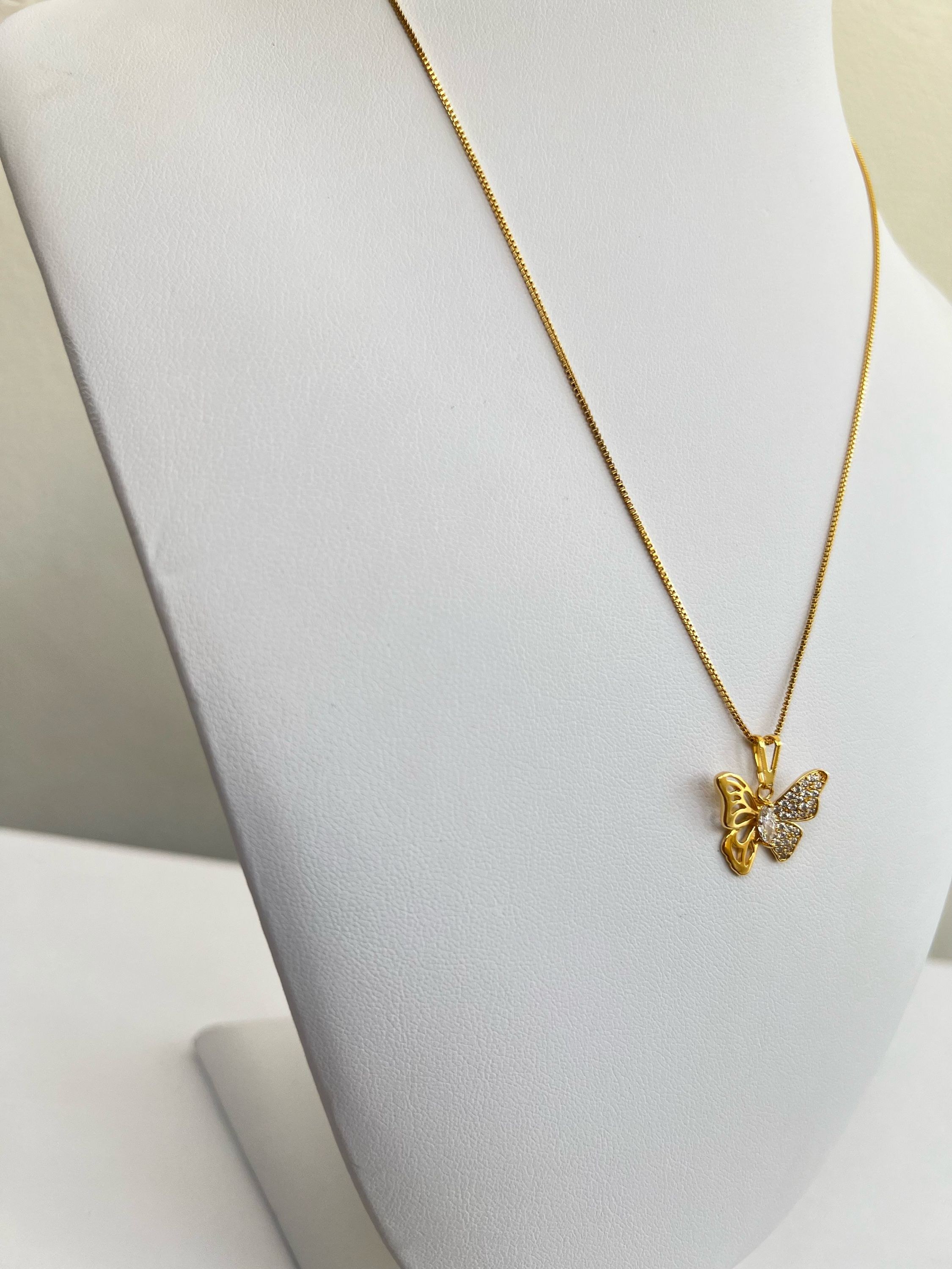 Colar pingente borboleta