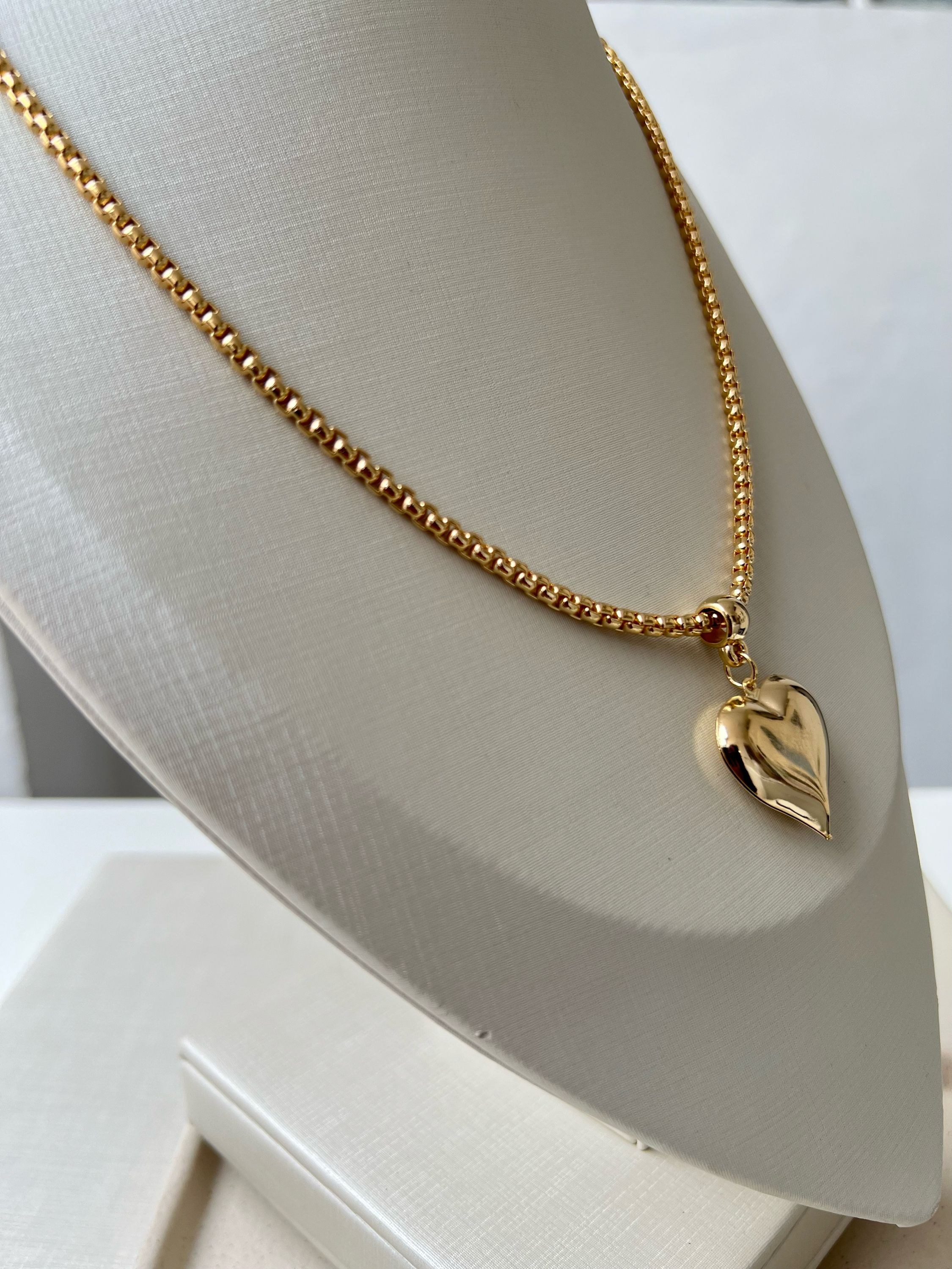 Colar coração fechado