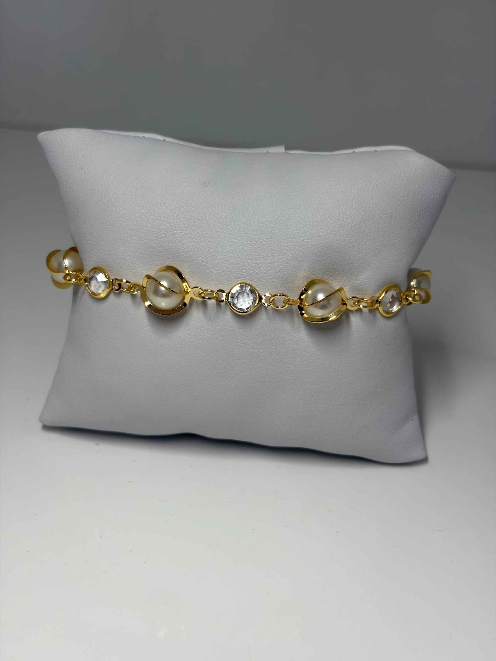 Pulseira com pérolas e cristais
