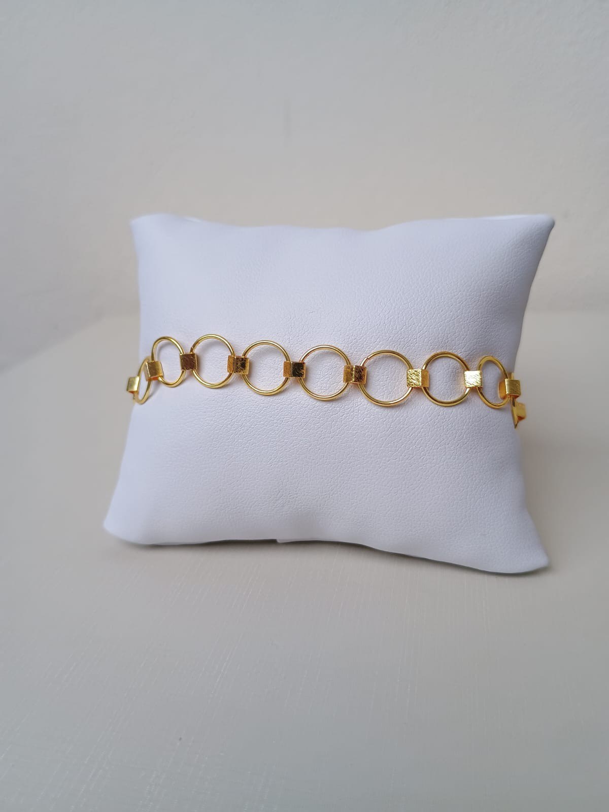Pulseira com elos interligados
