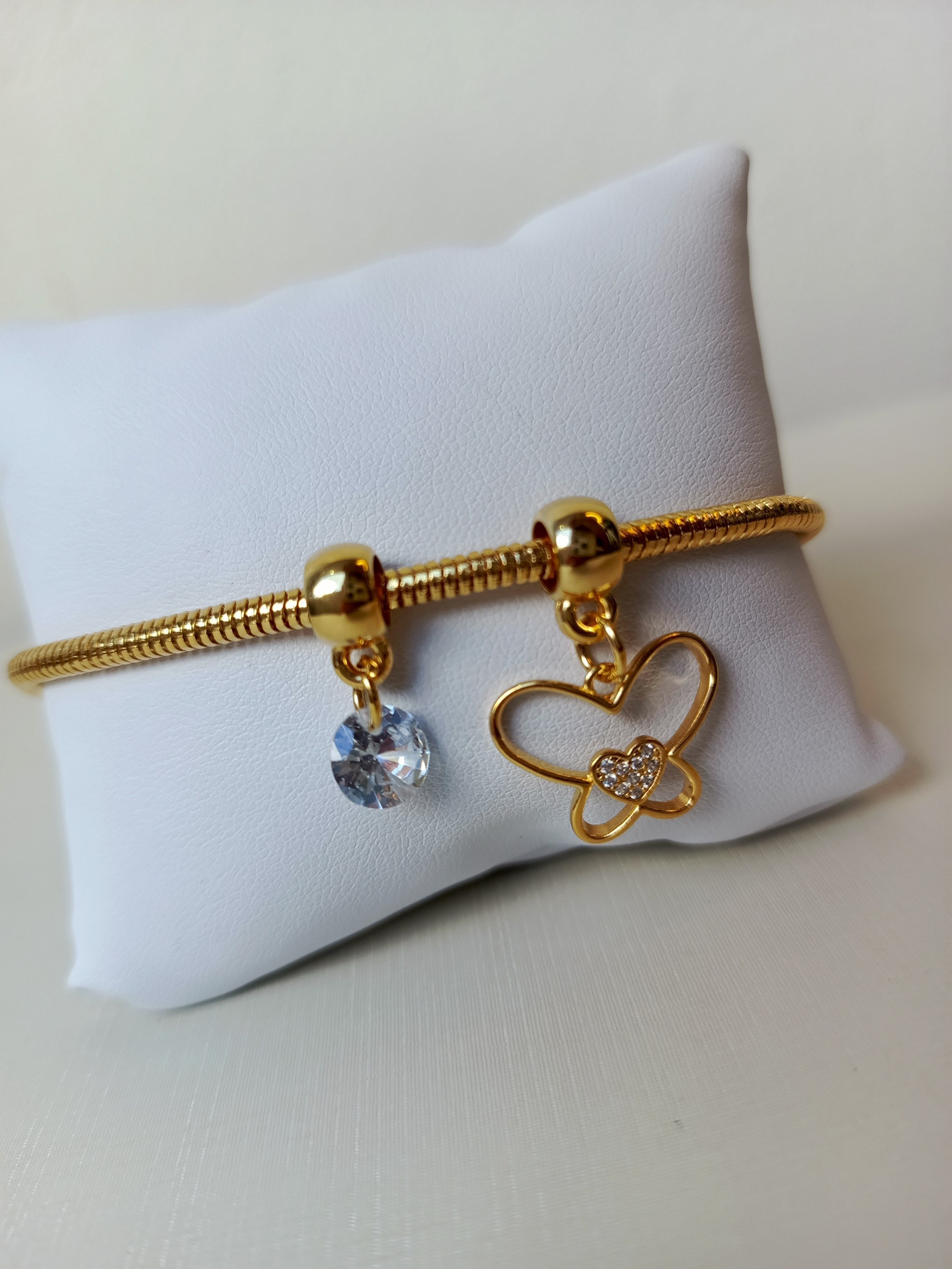 Pulseira com borboleta e ponto de luz