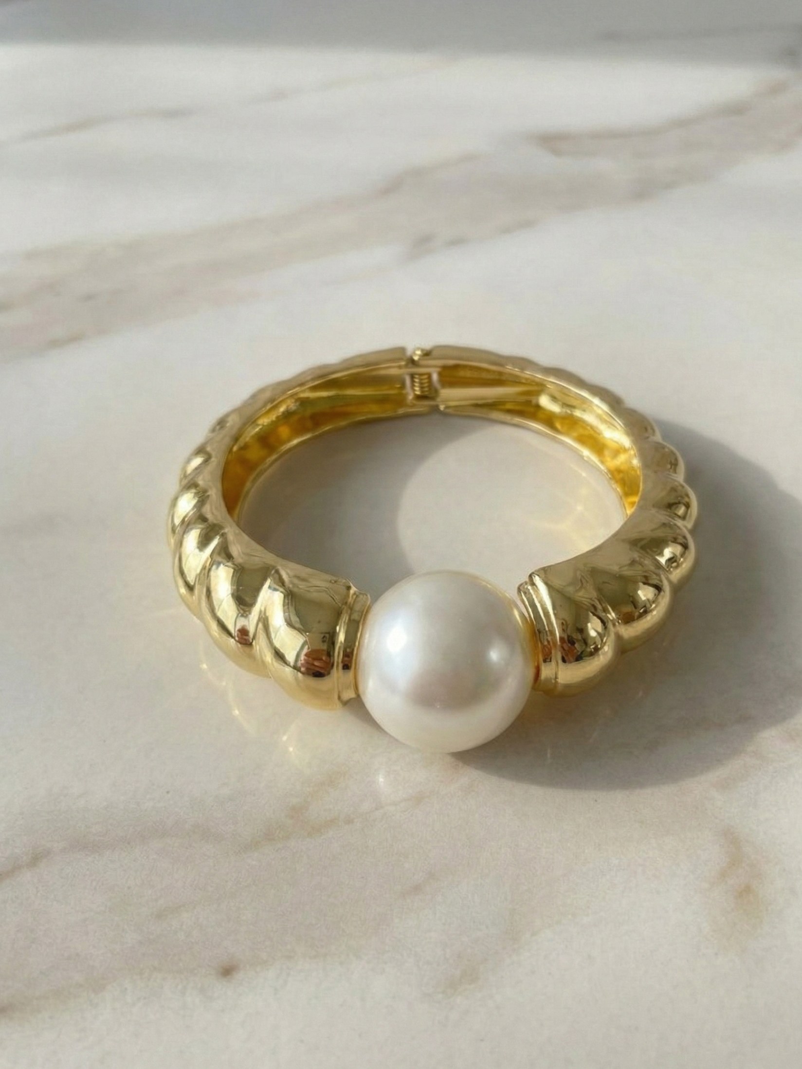 Bracelete com pérola ondulado