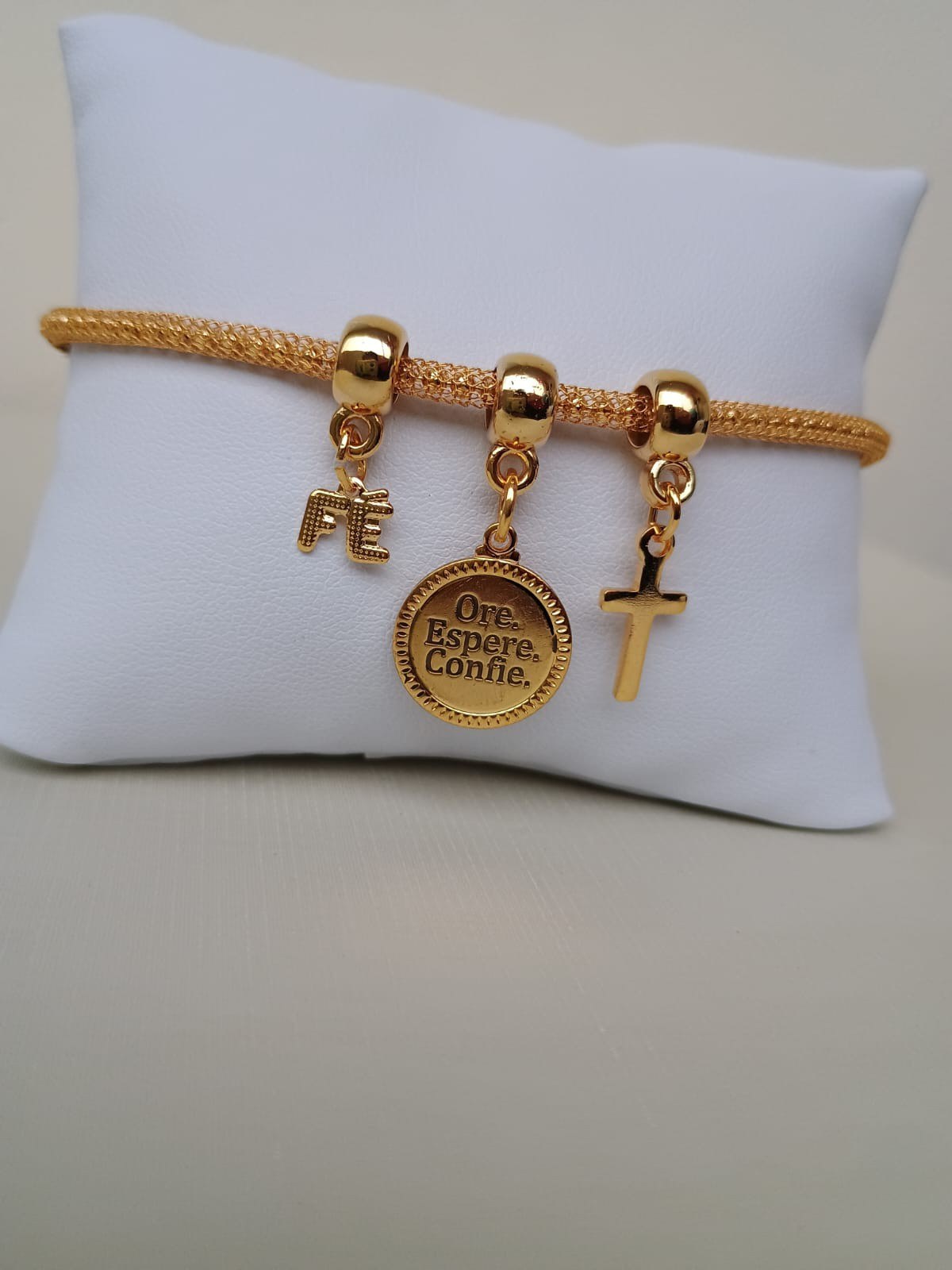 Pulseira com pingente de Fé - medalha escrita e Cruz