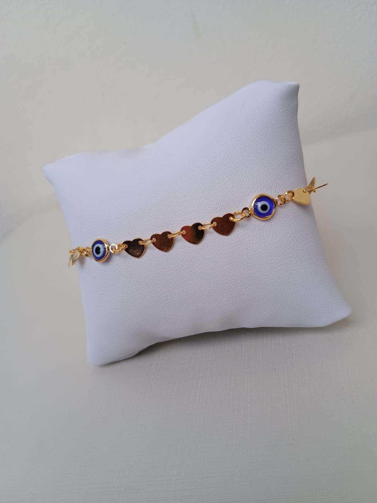 Pulseira com corações e olho grego