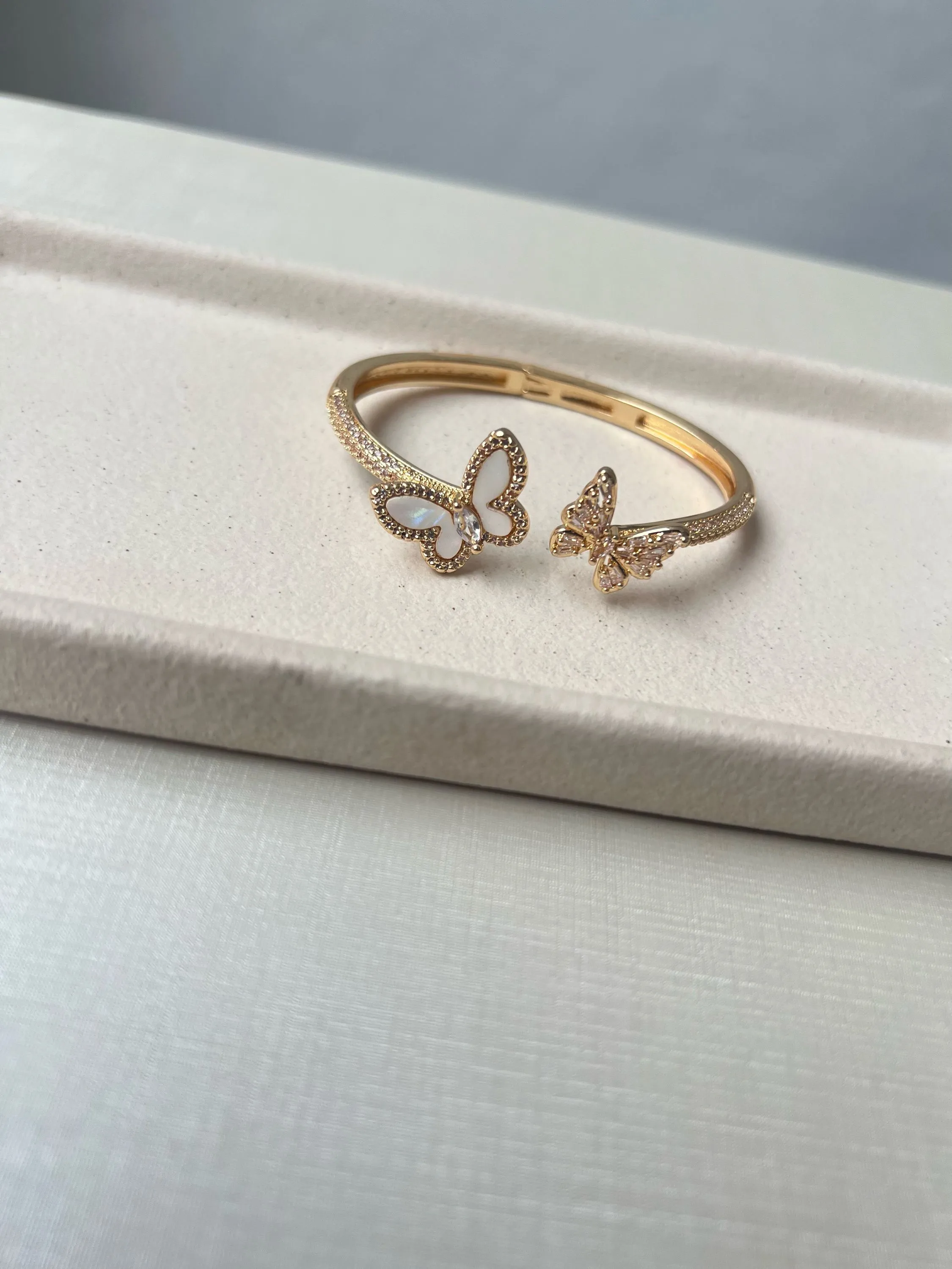 Bracelete fino borboleta