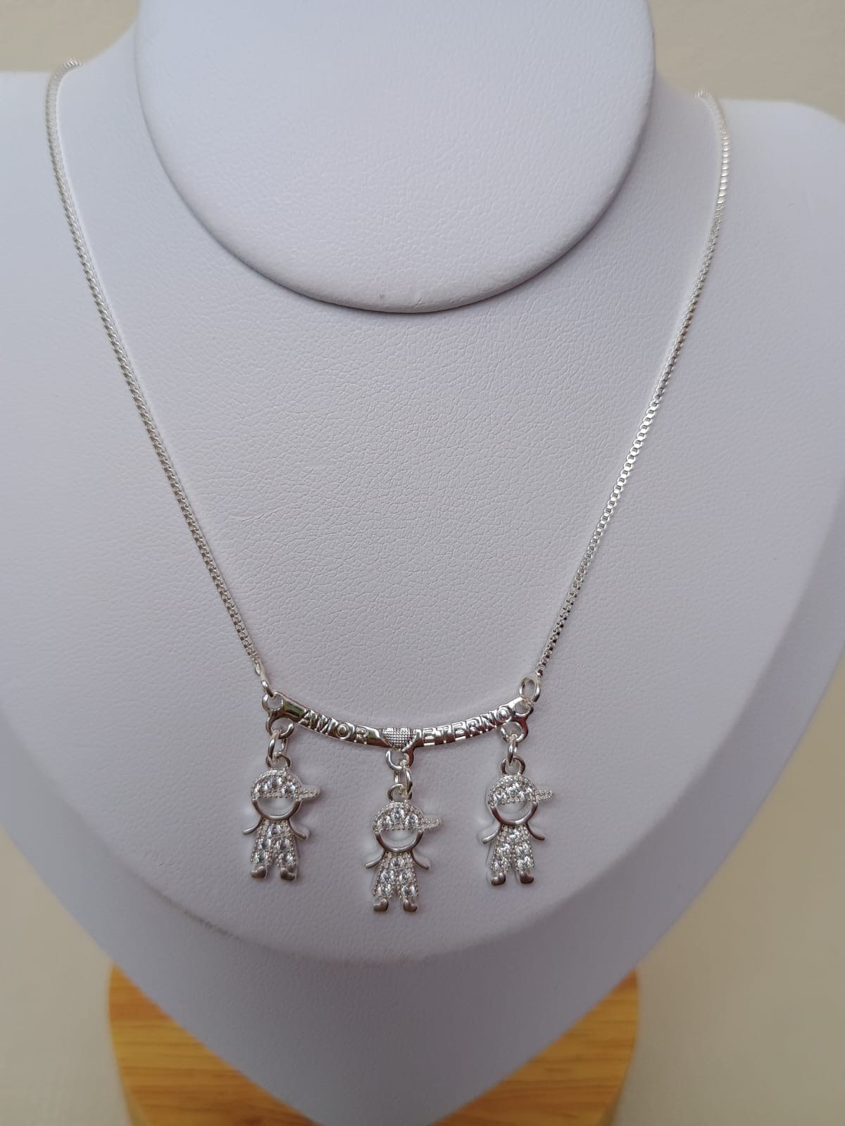 Colar amor eterno três meninos