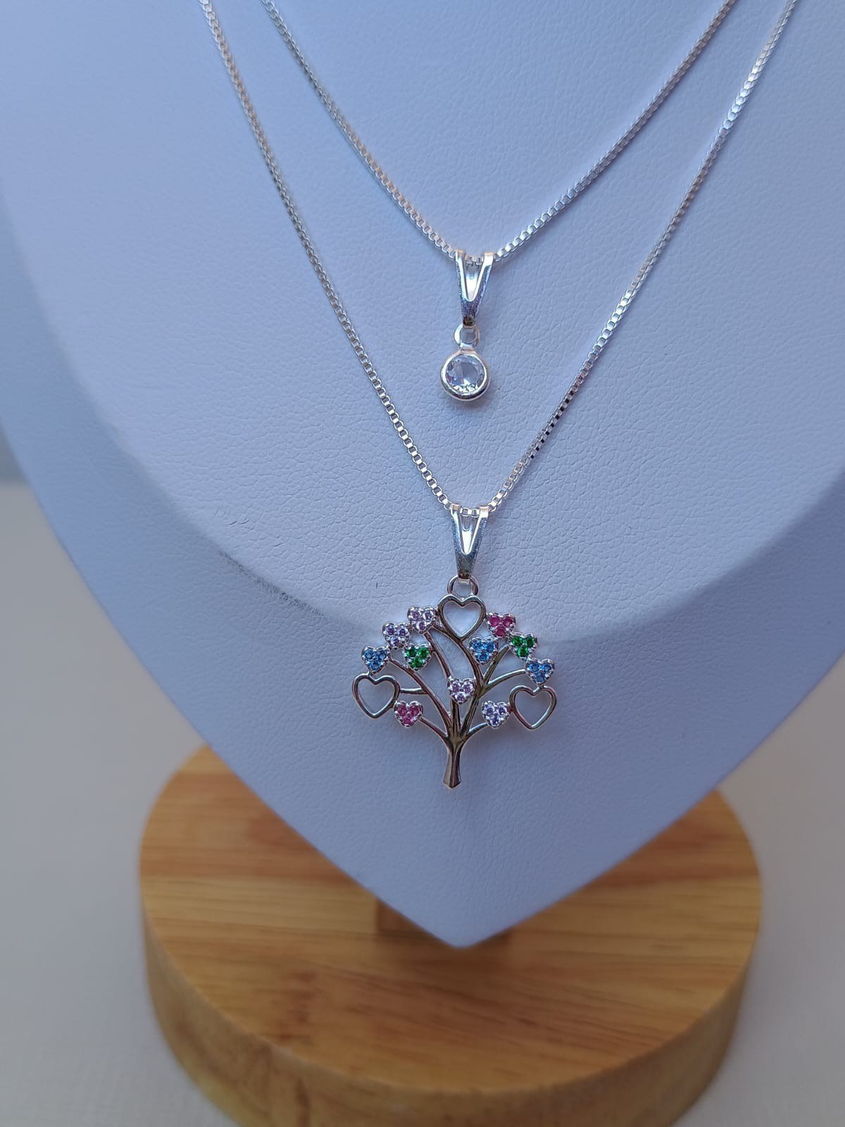 Colar duplo com árvore da vida e ponto de luz
