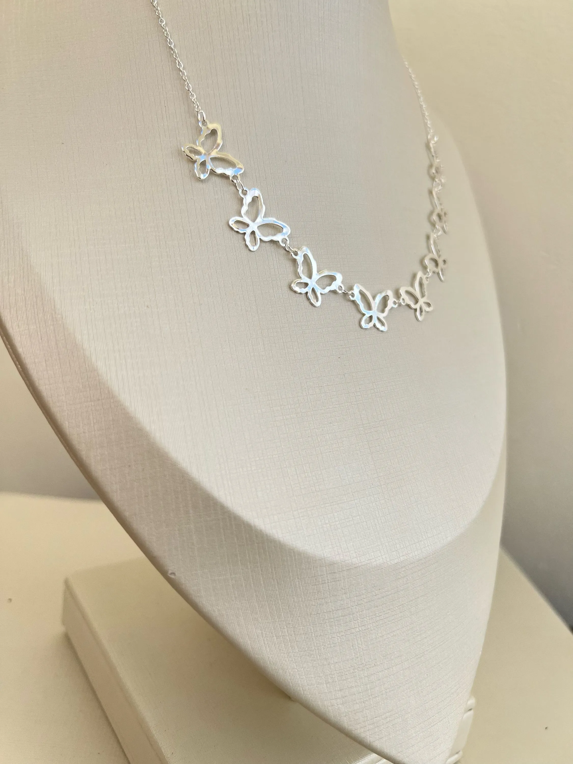 Choker modelo borboleta