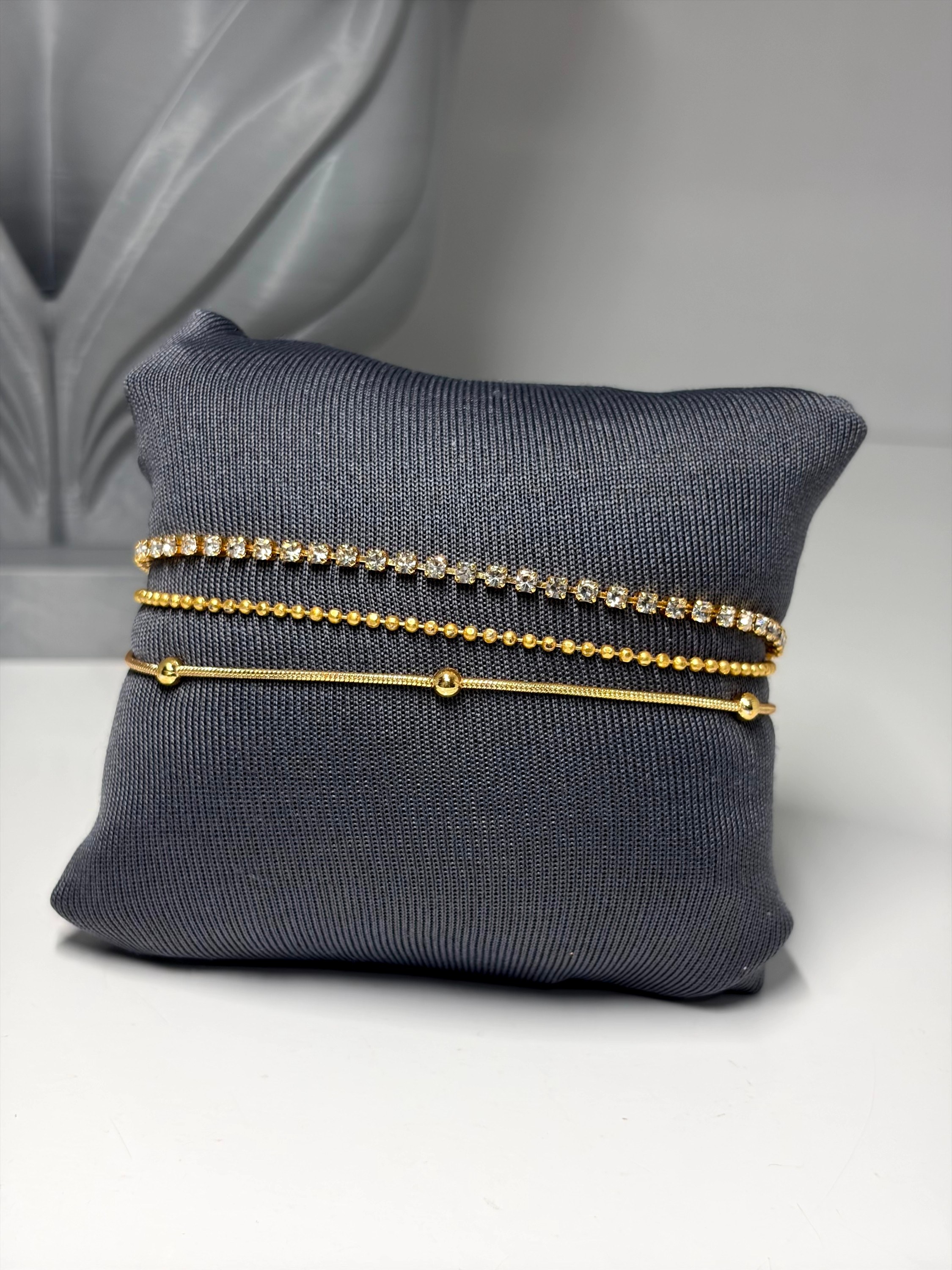 Pulseira tripla com bolinhas