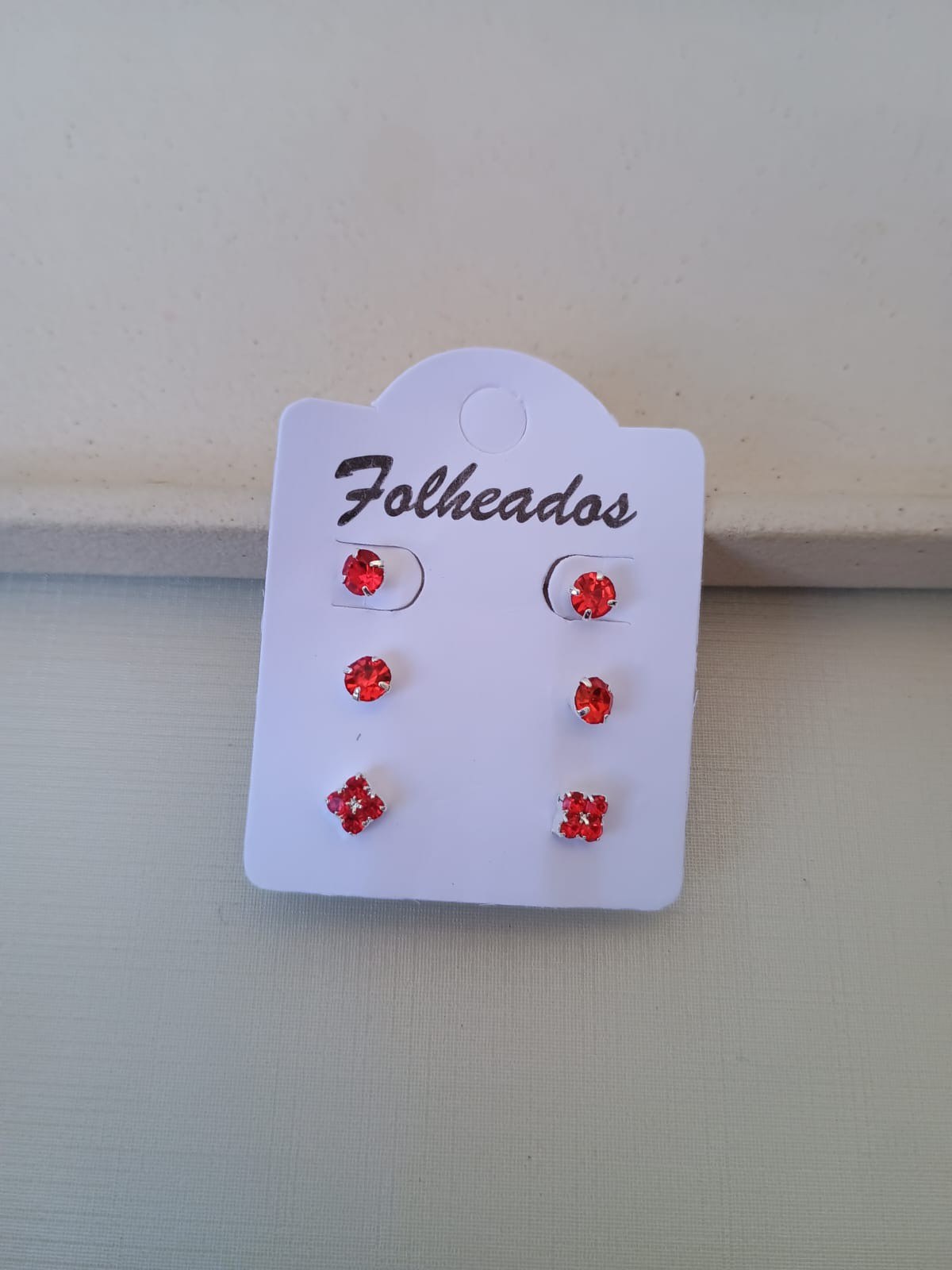 Trio de brincos delicado vermelho