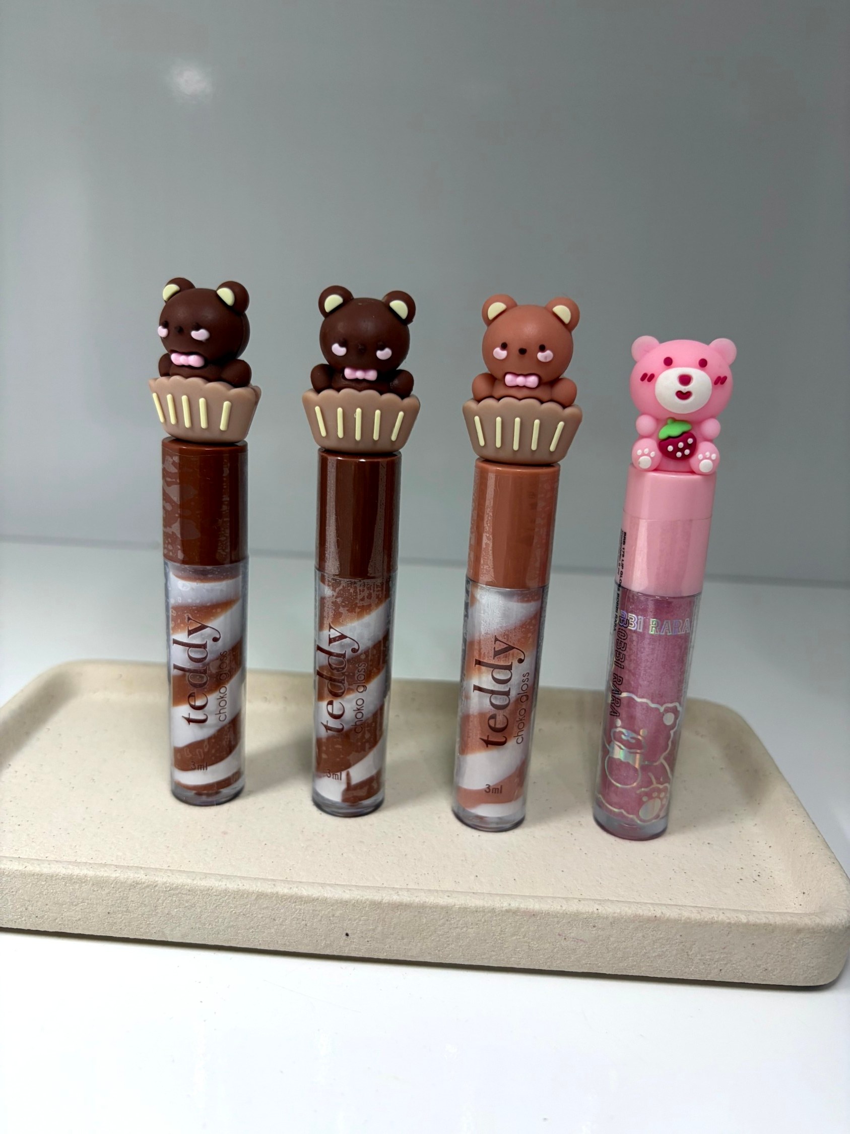 4 gloss labial em apenas um anúncio