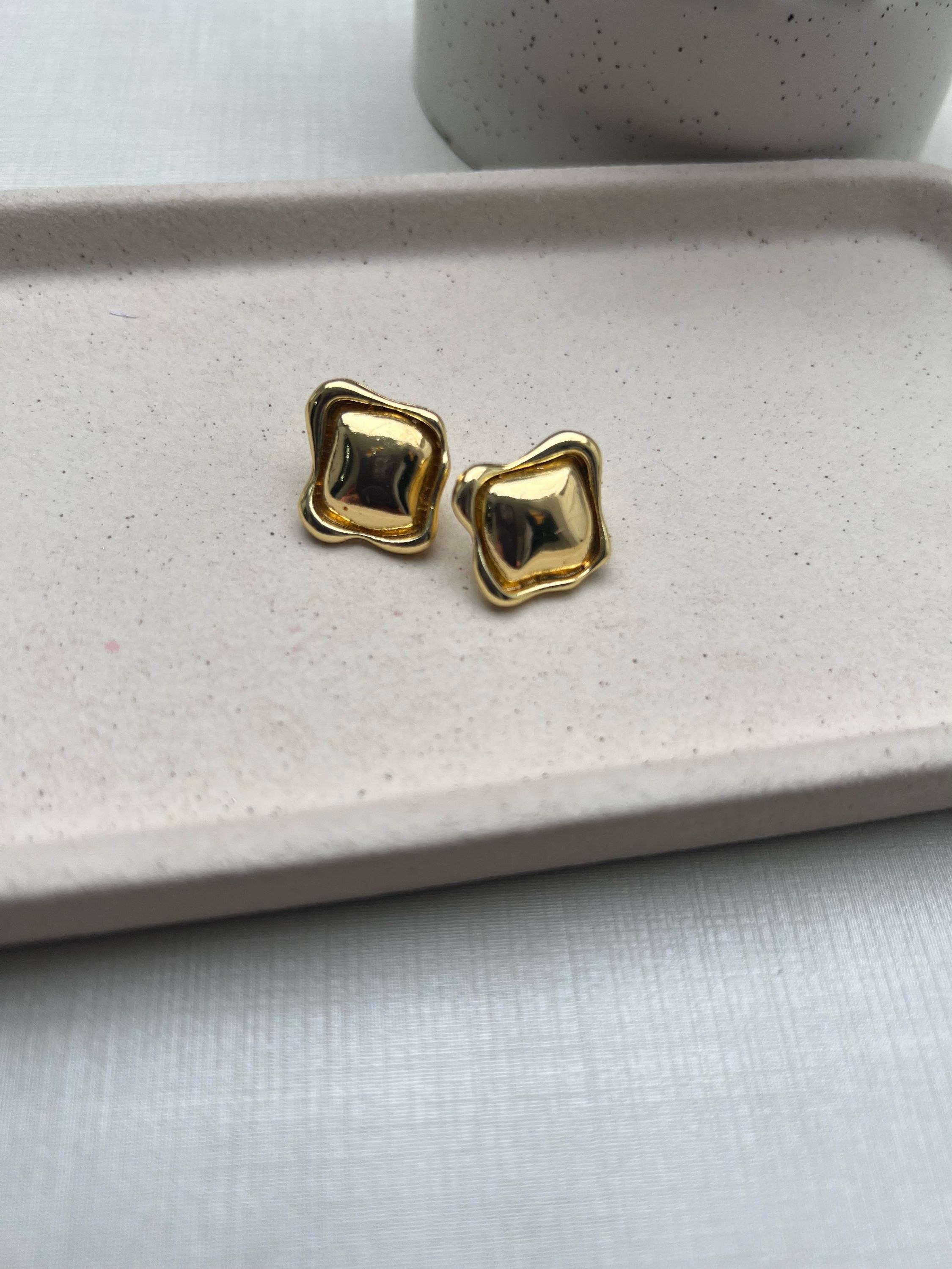 Brinco modelo orgânico