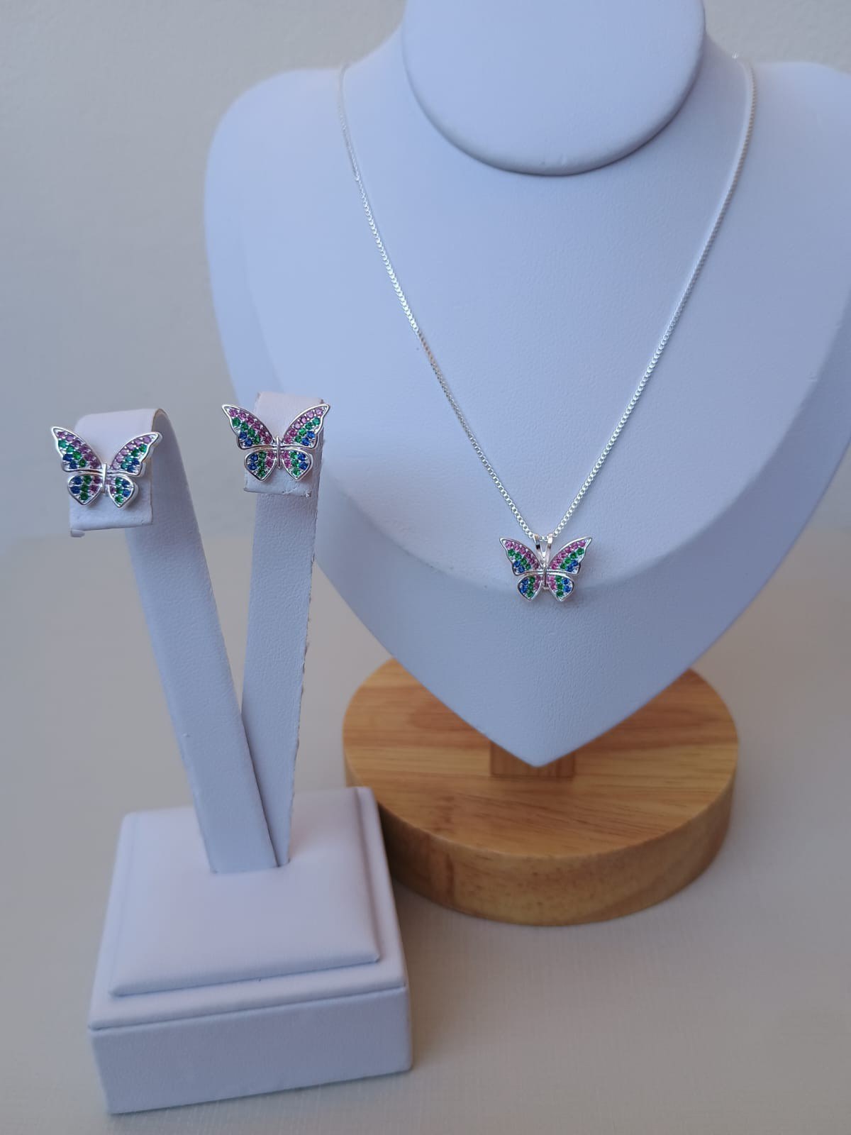 Conjunto de borboleta com zircônias coloridas