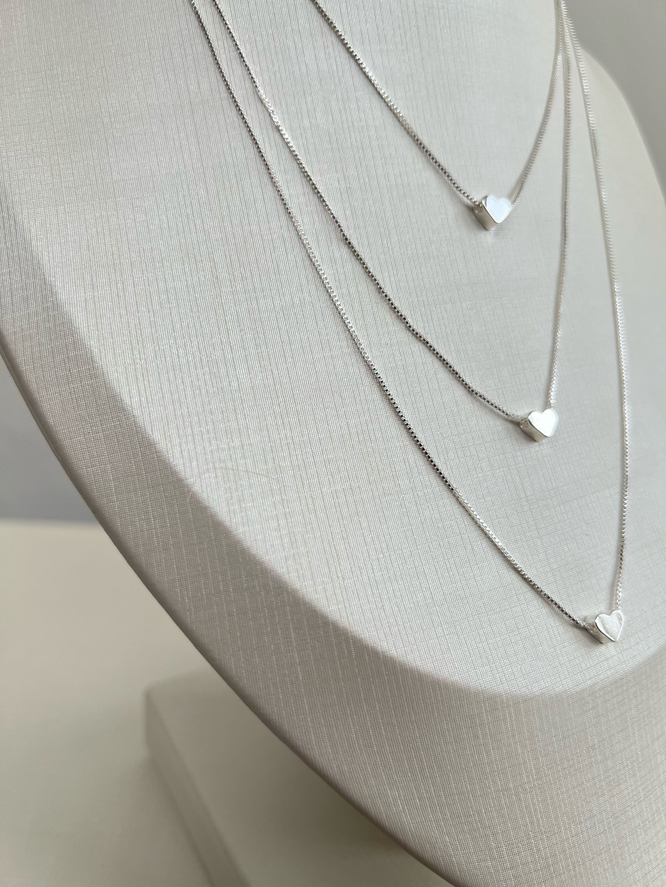 Colar triplo pingentes coração