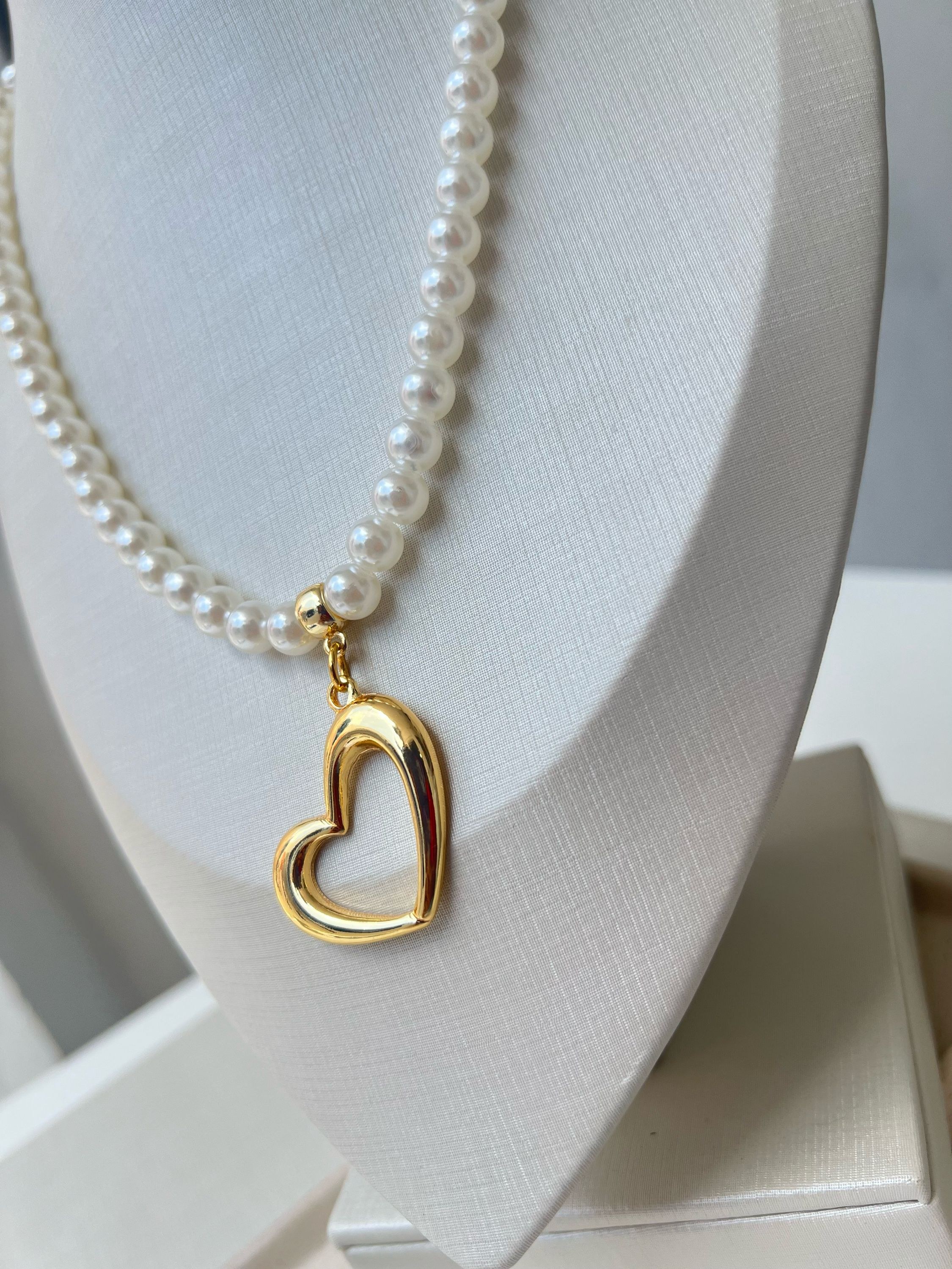 Colar pérolas pingente coração